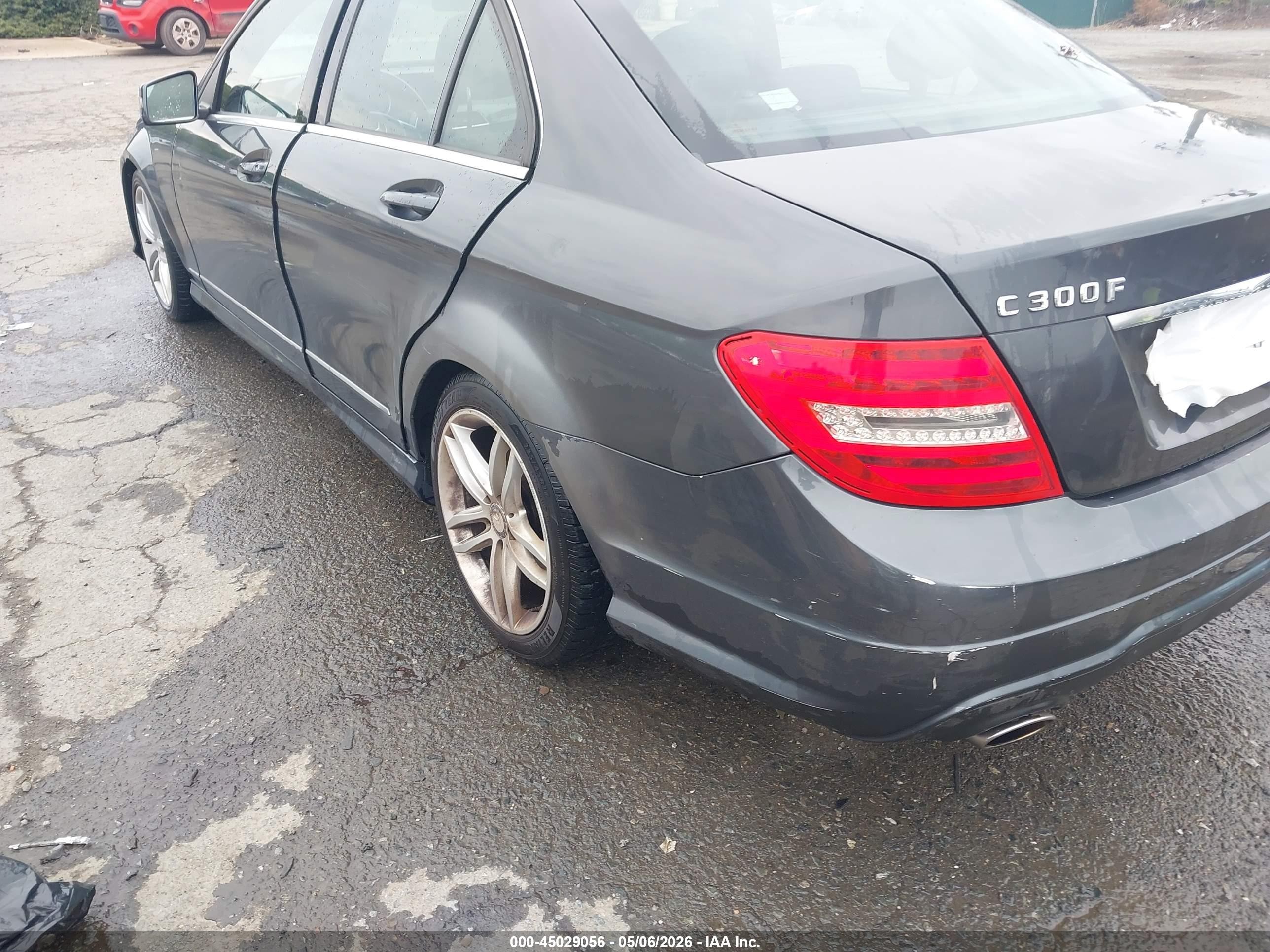 2013 Mercedes-benz C 300 Sport 4matic Синий vin: WDDGF8AB6DR296709