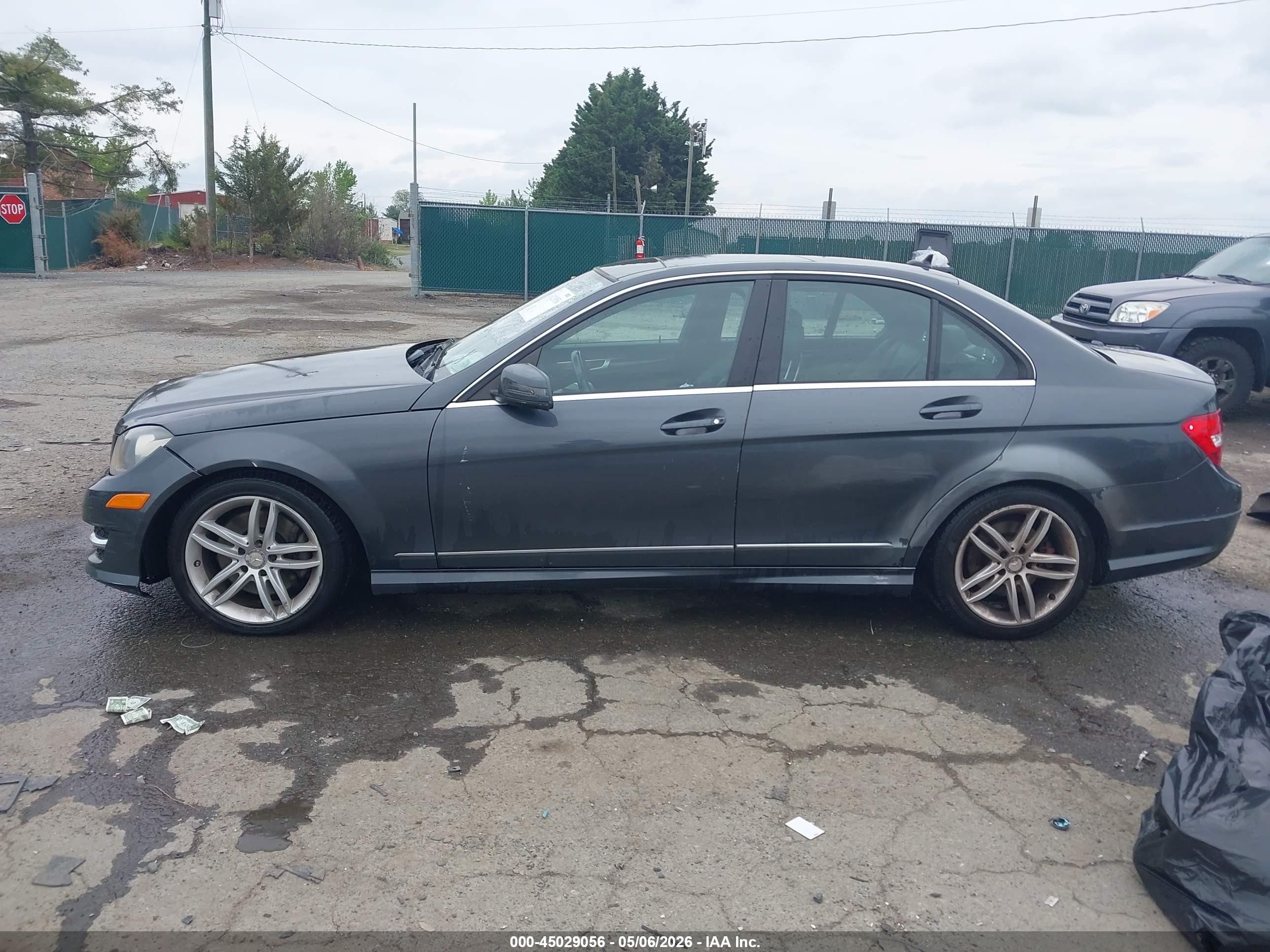 2013 Mercedes-benz C 300 Sport 4matic Синий vin: WDDGF8AB6DR296709