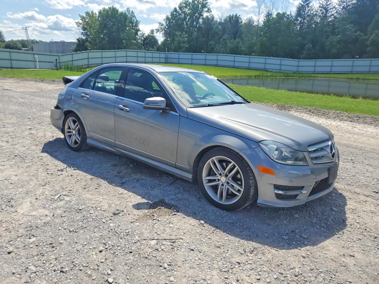 2013 Mercedes-benz C 300 4matic Серебряный vin: WDDGF8AB6DR301357