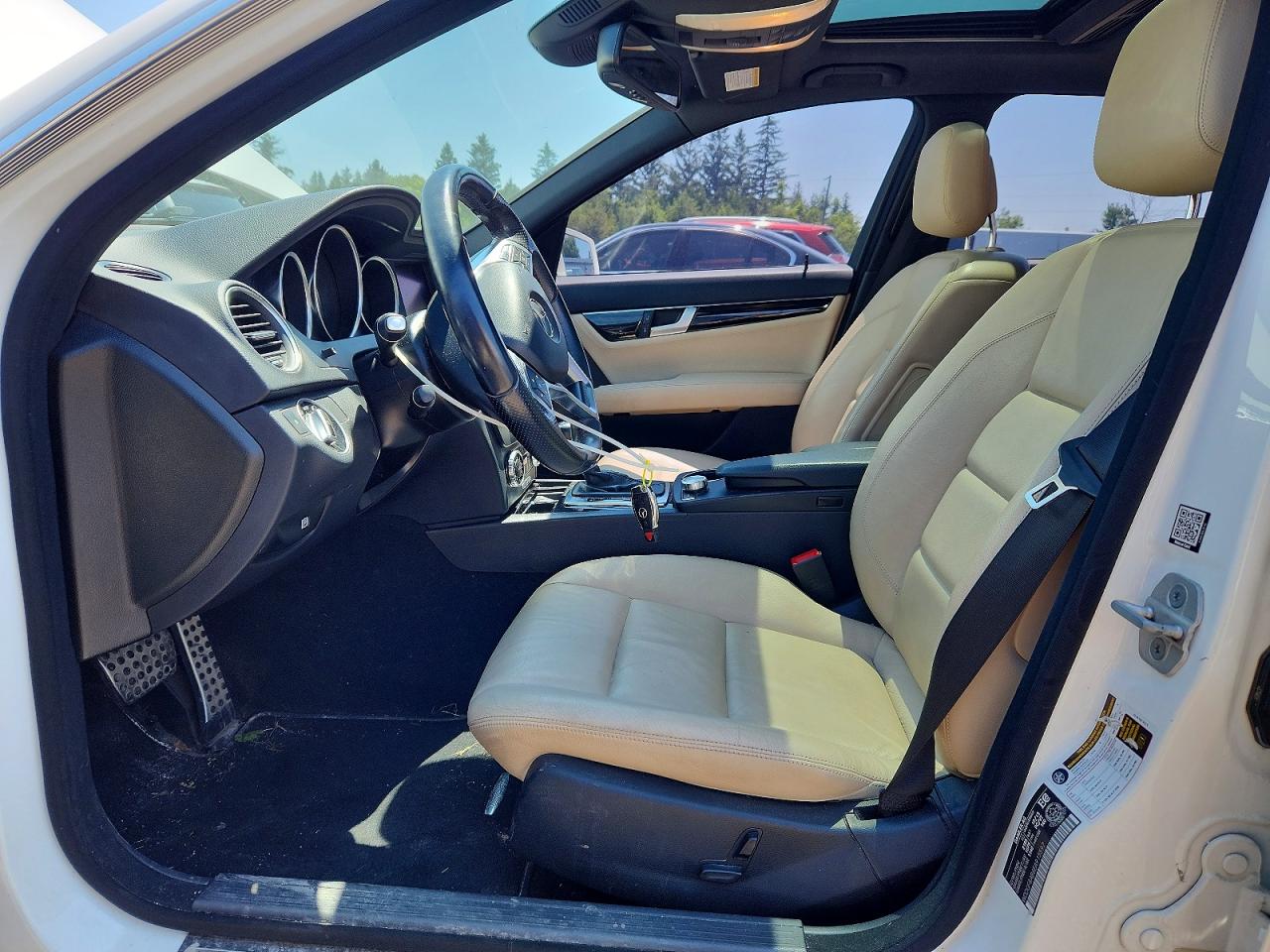 2014 Mercedes-benz C 300 4matic Белый vin: WDDGF8AB6EA915597