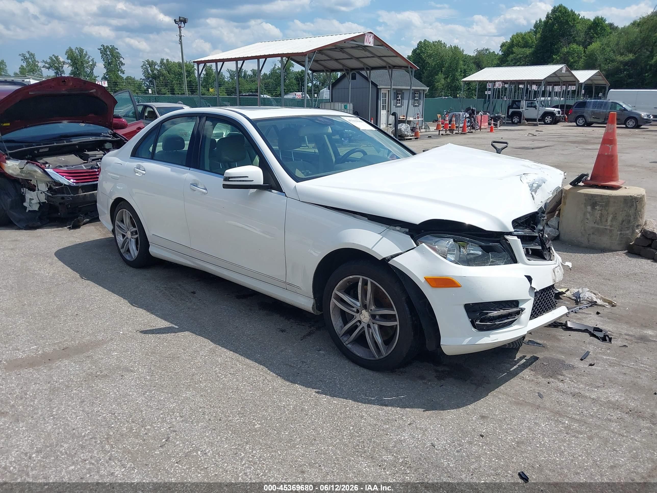 2014 Mercedes-benz C 300 Sport 4matic White vin: WDDGF8AB6EG250780