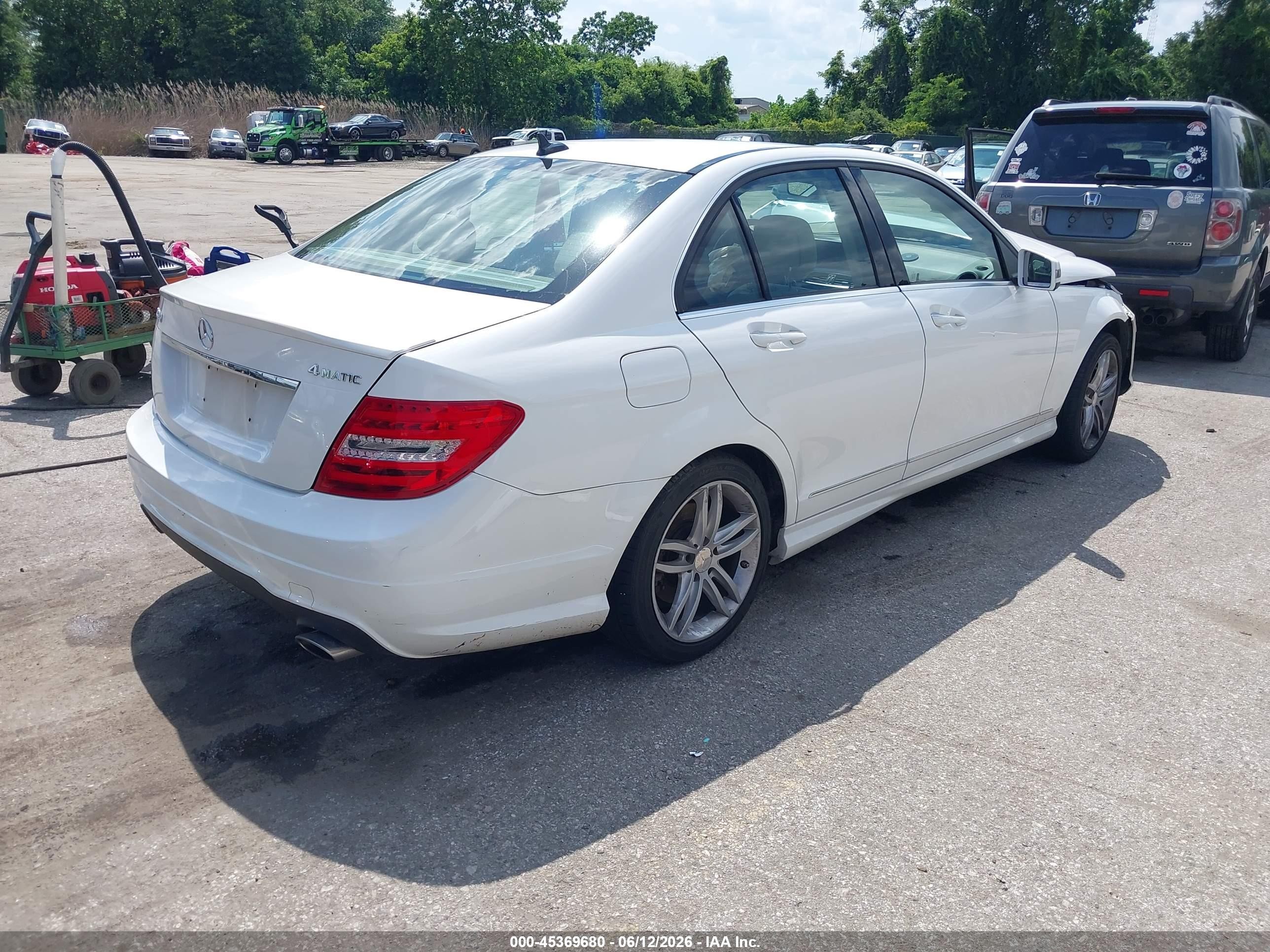2014 Mercedes-benz C 300 Sport 4matic White vin: WDDGF8AB6EG250780