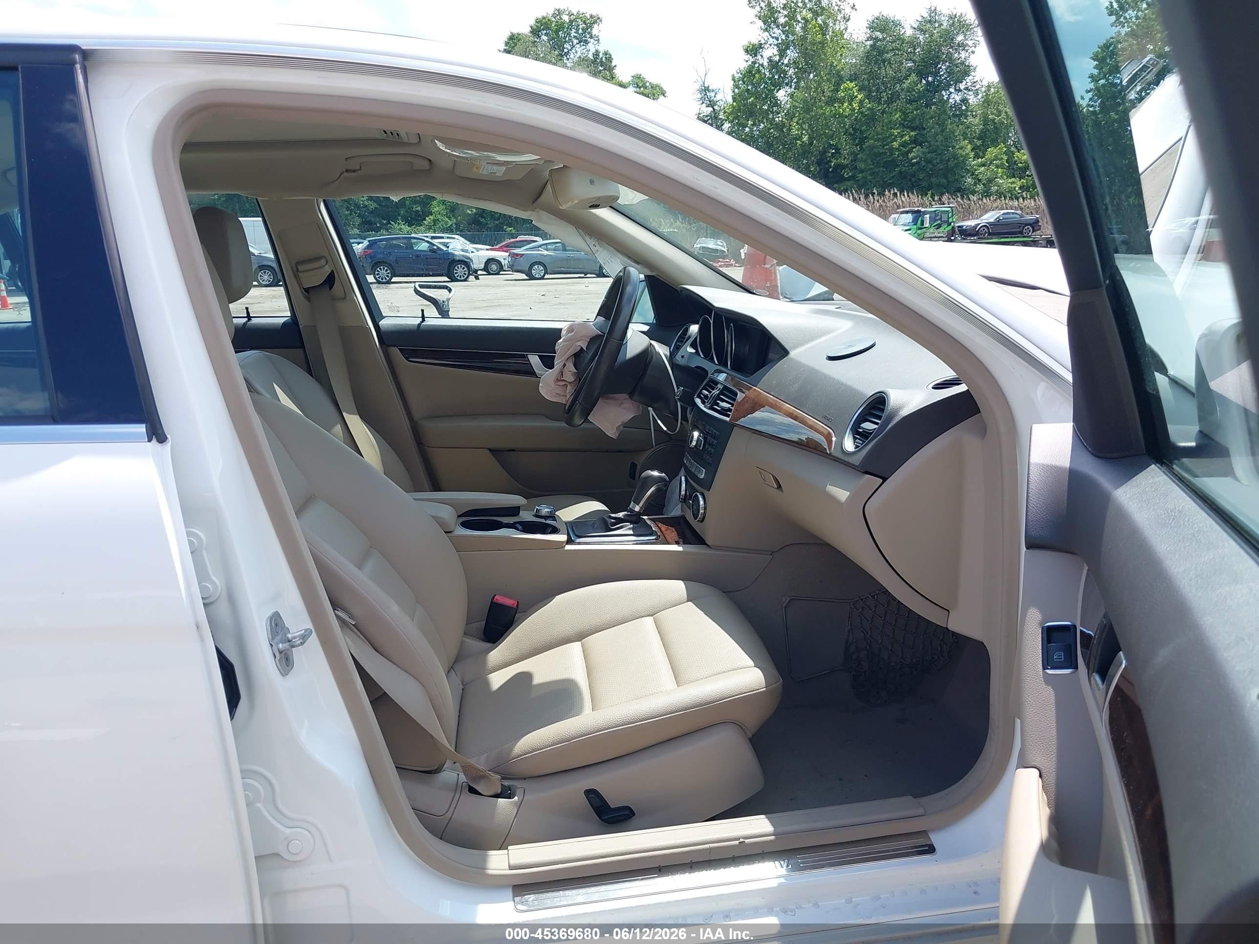 2014 Mercedes-benz C 300 Sport 4matic White vin: WDDGF8AB6EG250780