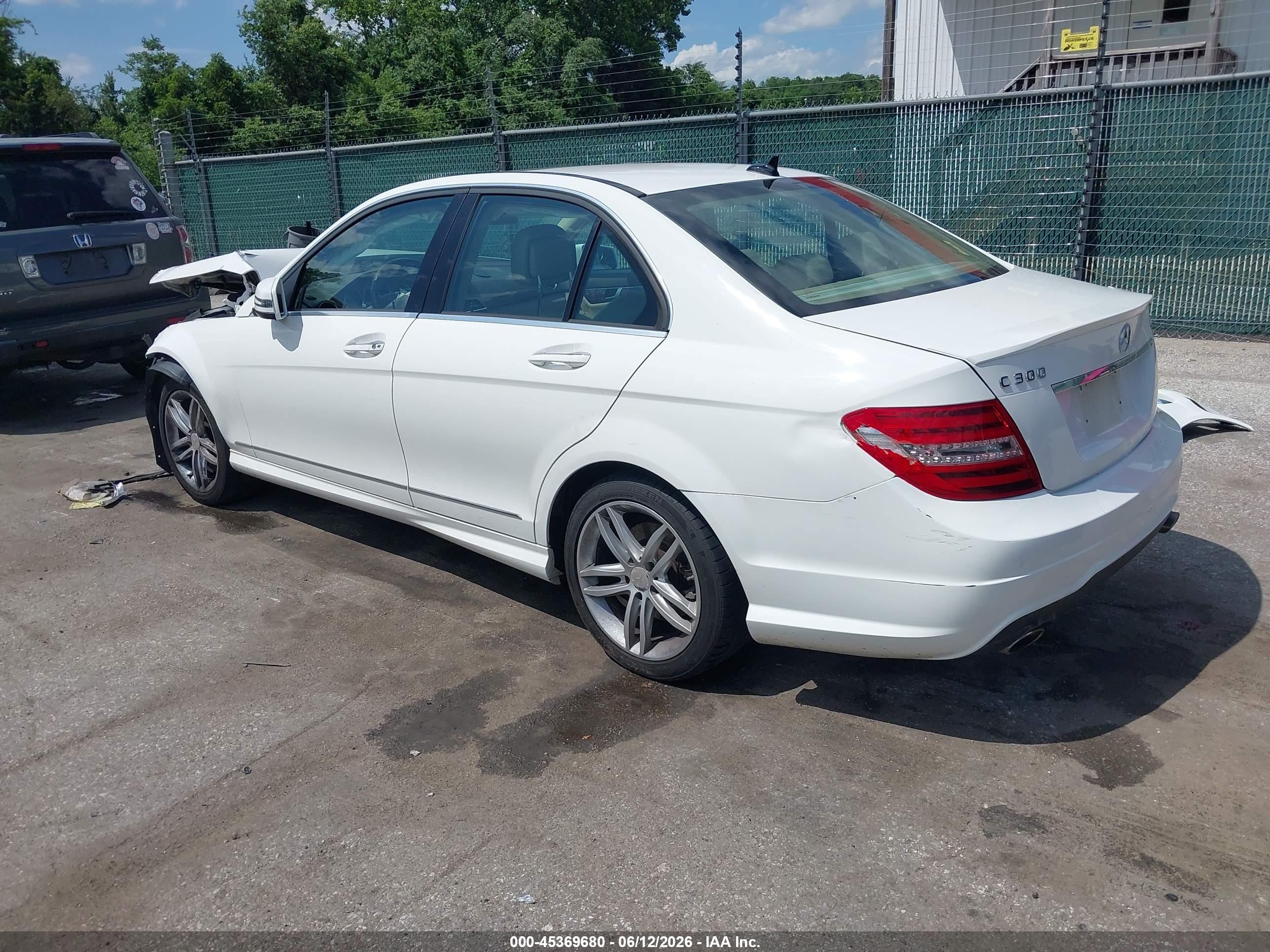 2014 Mercedes-benz C 300 Sport 4matic White vin: WDDGF8AB6EG250780