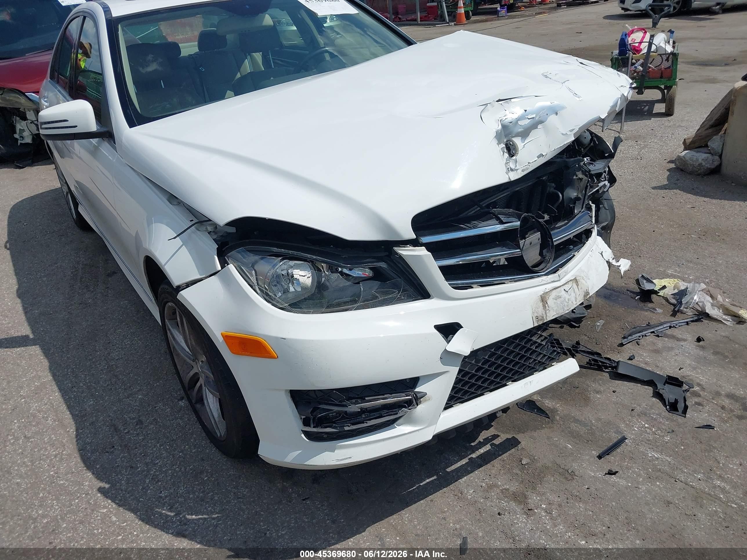 2014 Mercedes-benz C 300 Sport 4matic White vin: WDDGF8AB6EG250780