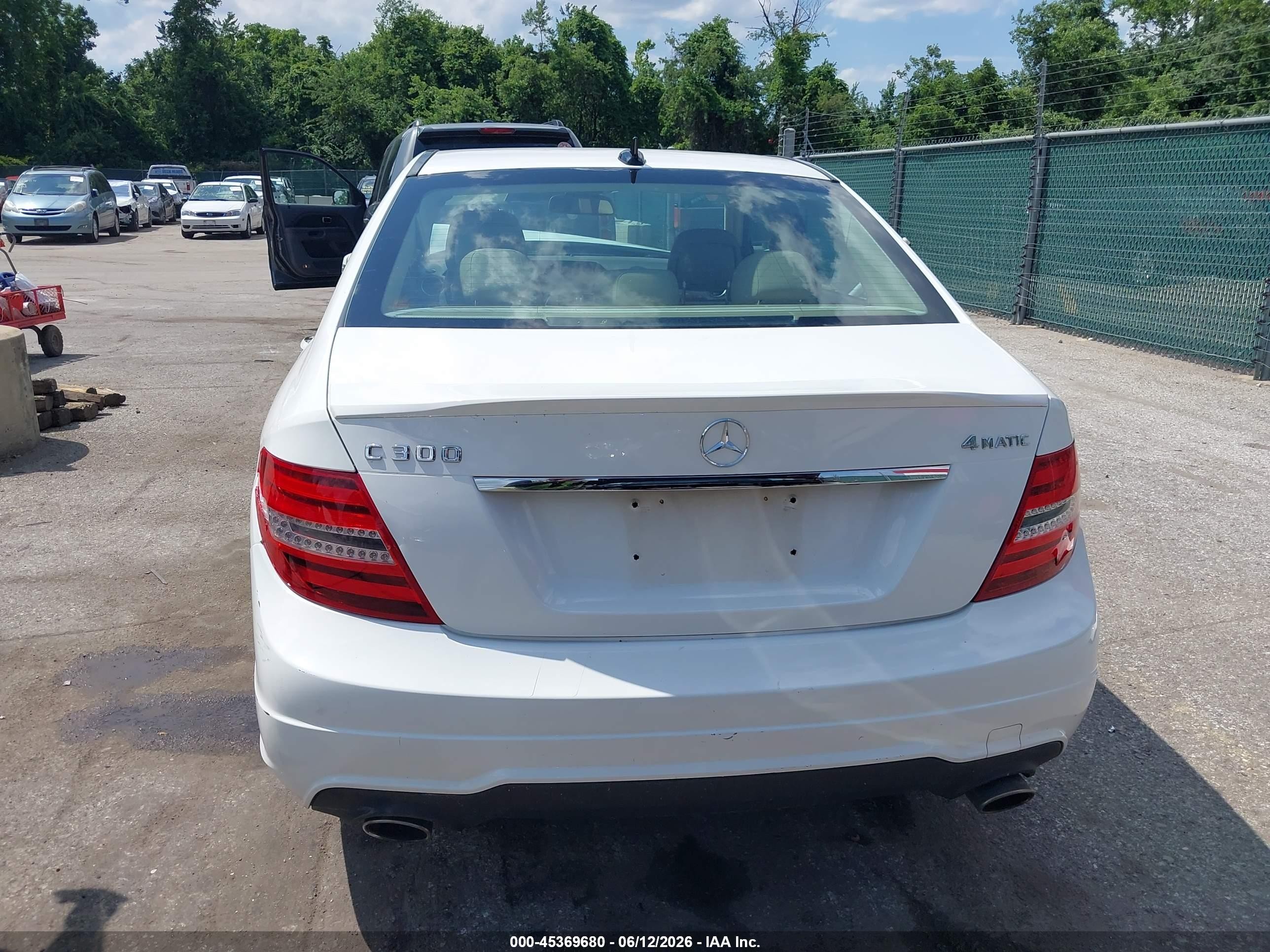 2014 Mercedes-benz C 300 Sport 4matic White vin: WDDGF8AB6EG250780