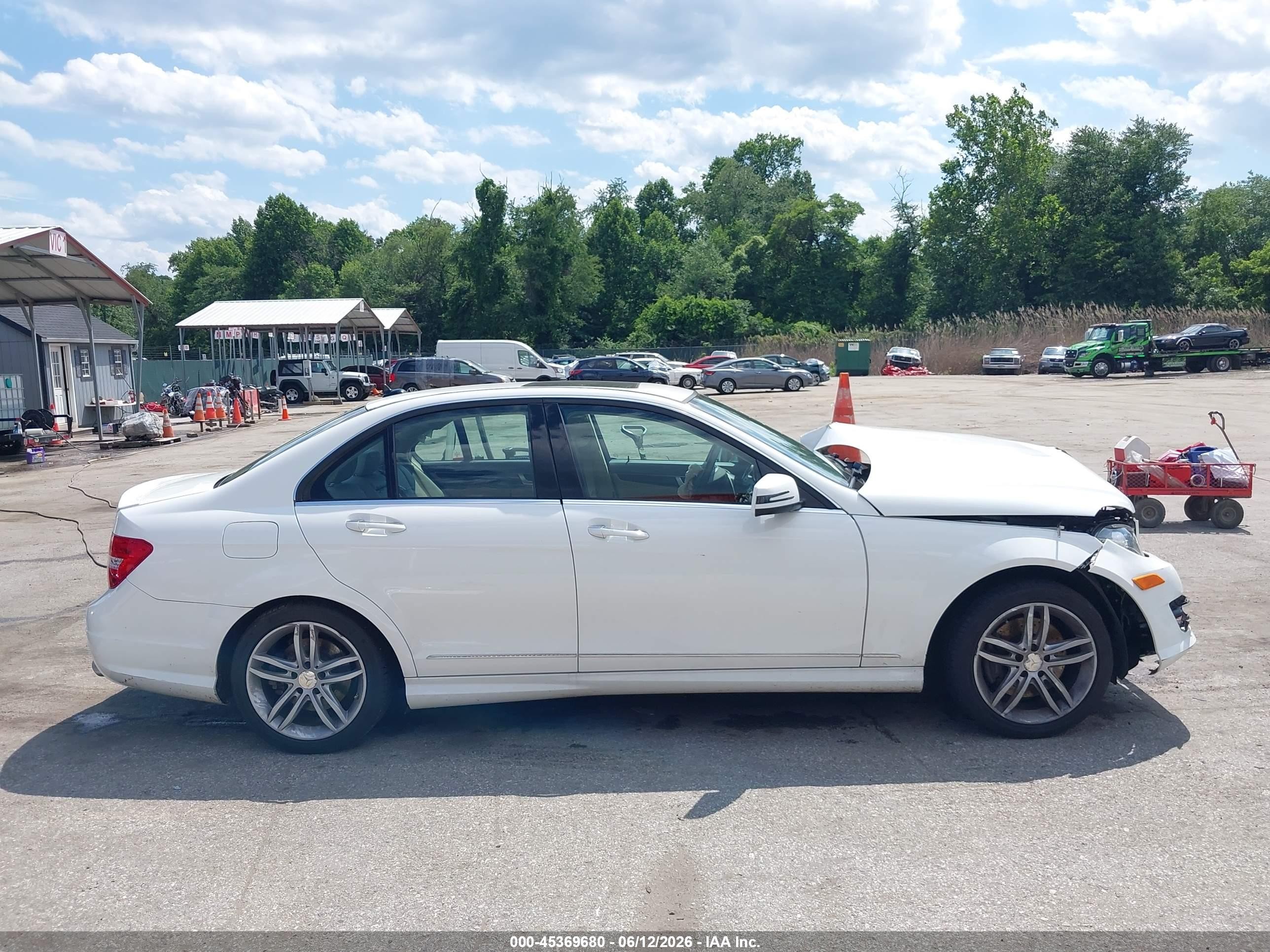 2014 Mercedes-benz C 300 Sport 4matic White vin: WDDGF8AB6EG250780