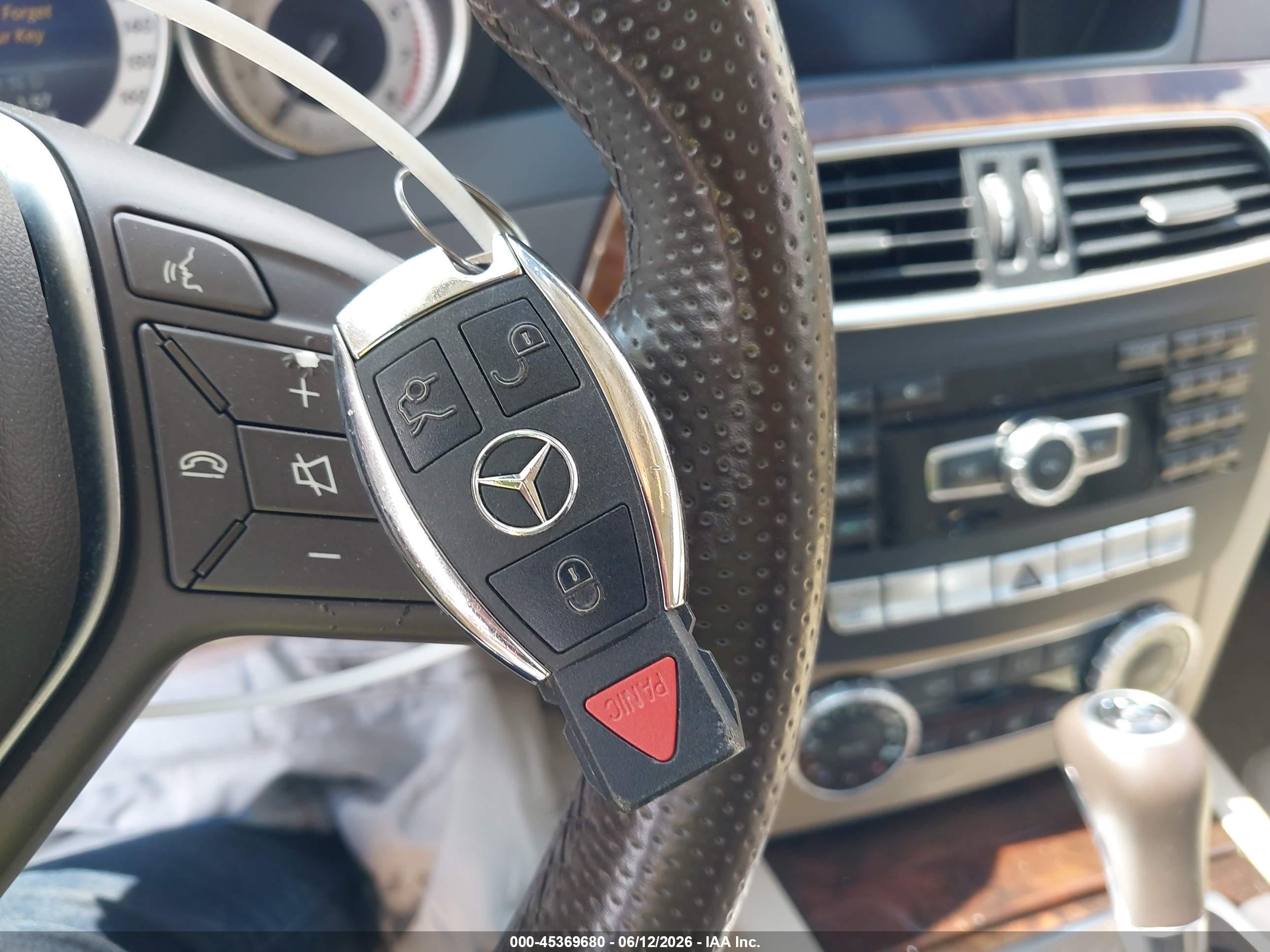 2014 Mercedes-benz C 300 Sport 4matic White vin: WDDGF8AB6EG250780