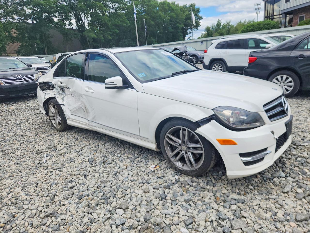 2014 Mercedes-benz C 300 4matic White vin: WDDGF8AB6ER317155