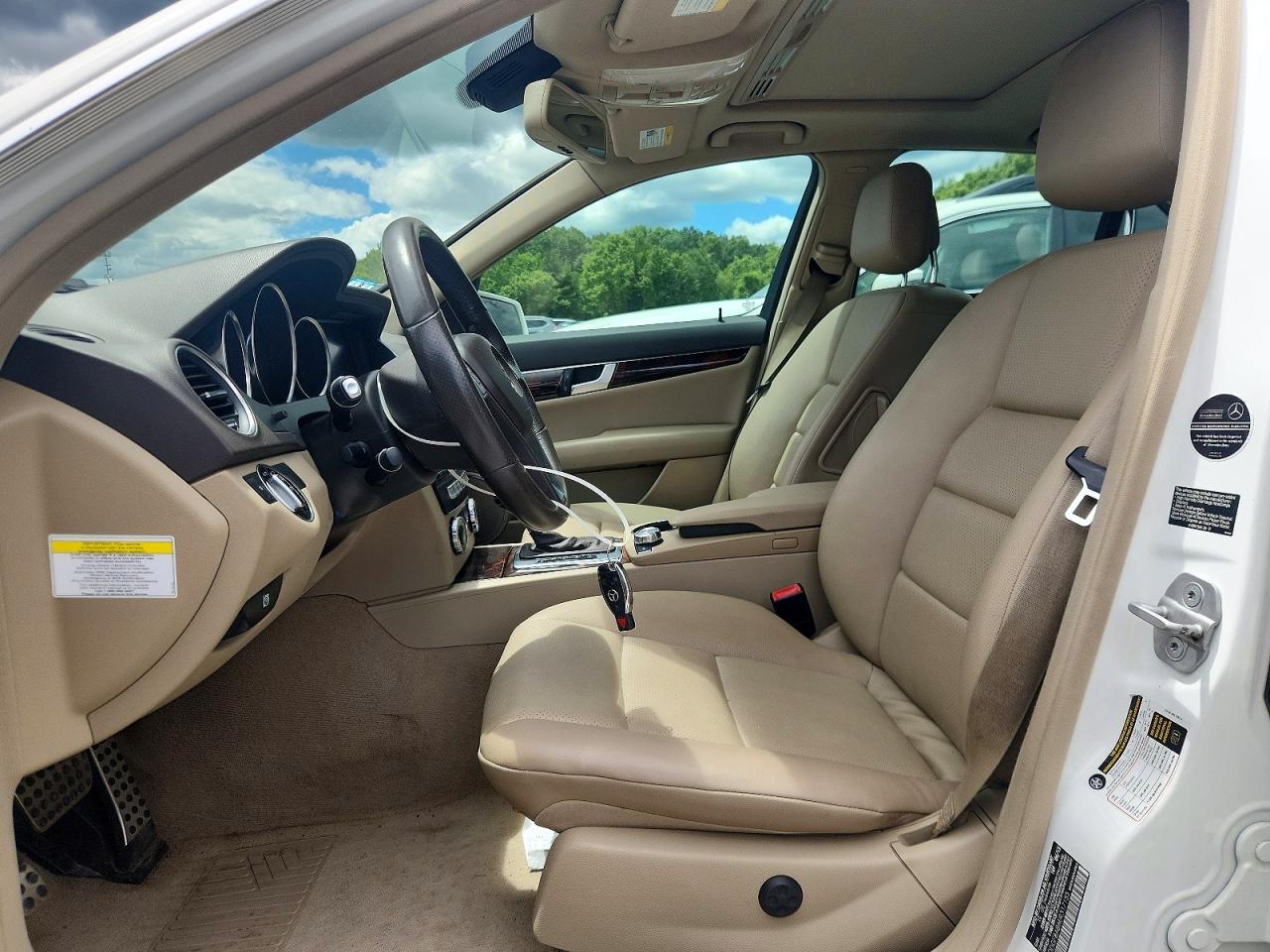 2014 Mercedes-benz C 300 4matic White vin: WDDGF8AB6ER317155