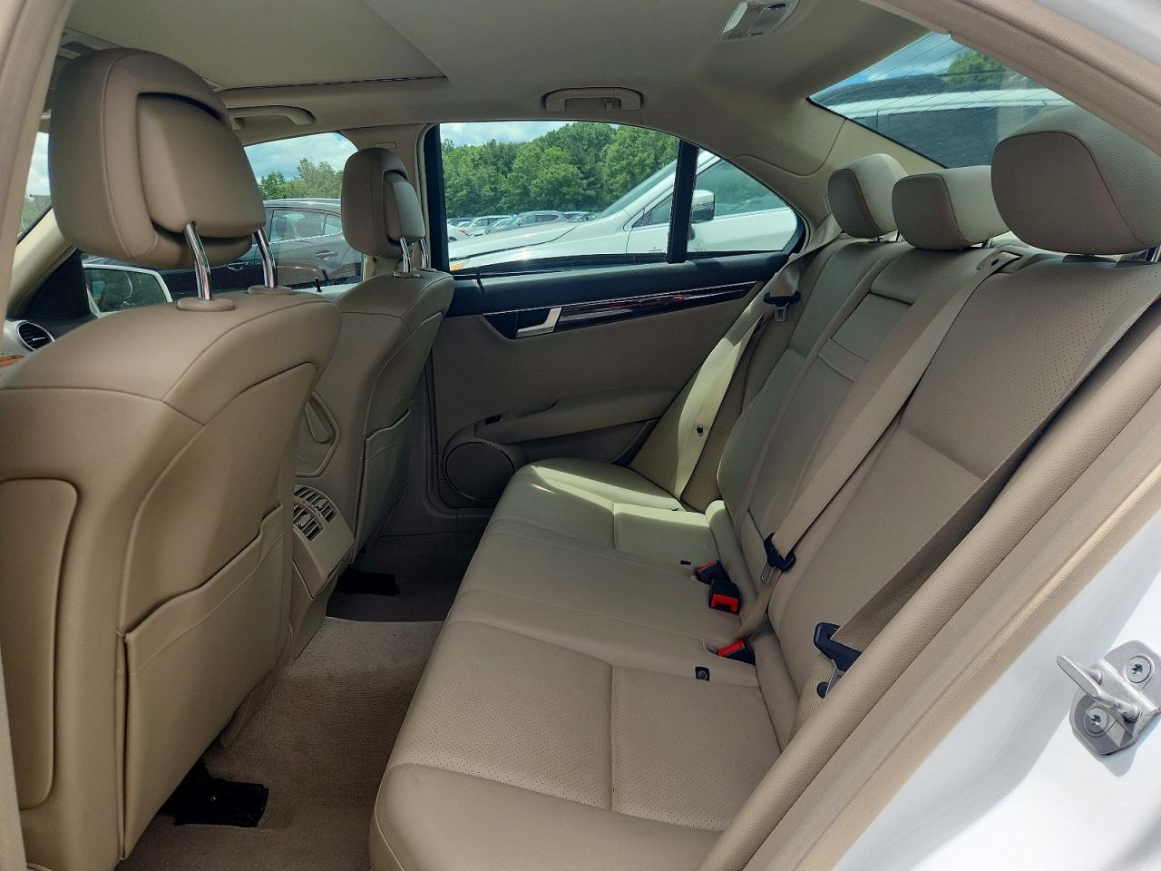 2014 Mercedes-benz C 300 4matic White vin: WDDGF8AB6ER317155