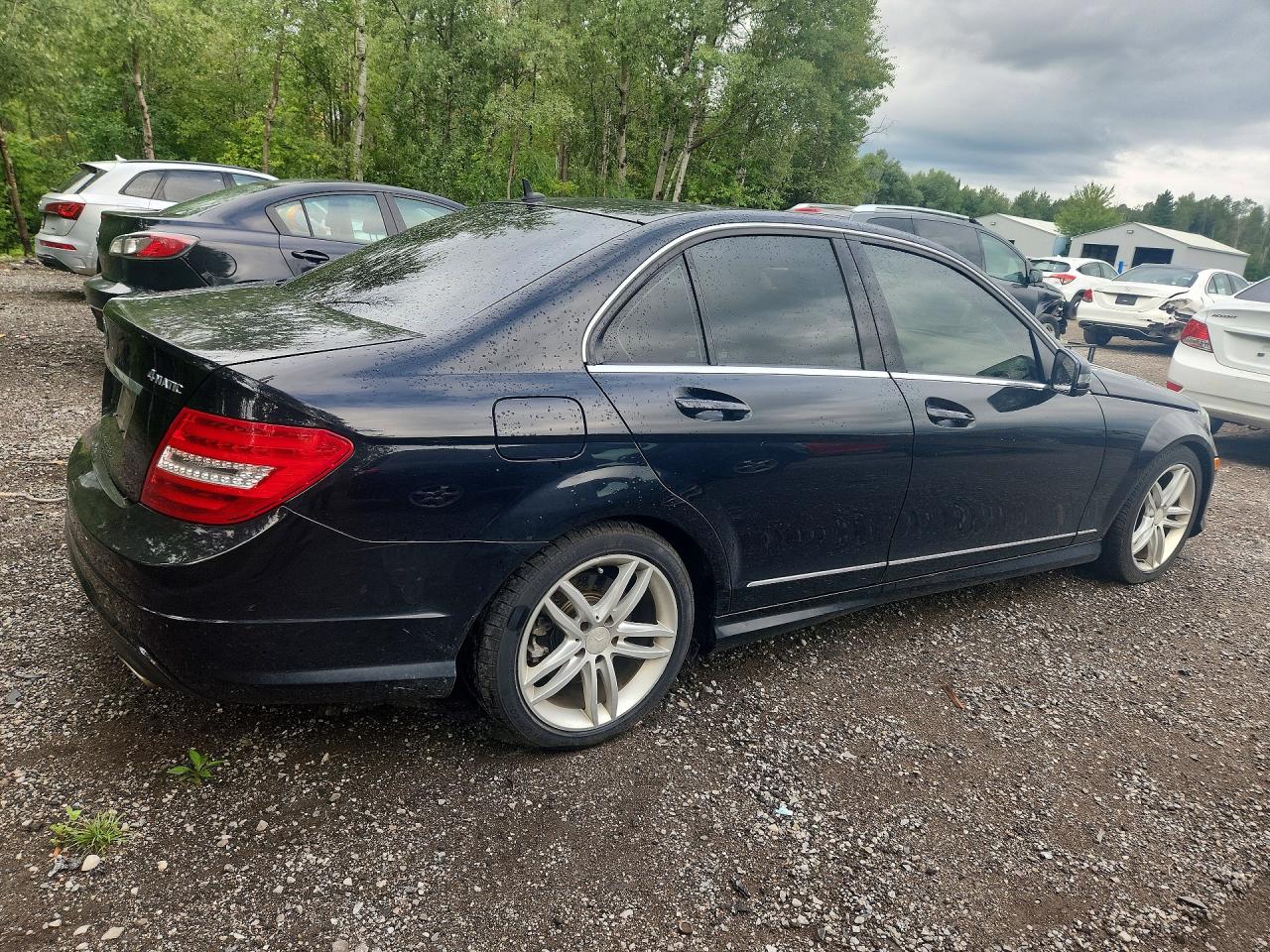 2013 Mercedes-benz C 300 4matic Черный vin: WDDGF8AB7DA772240