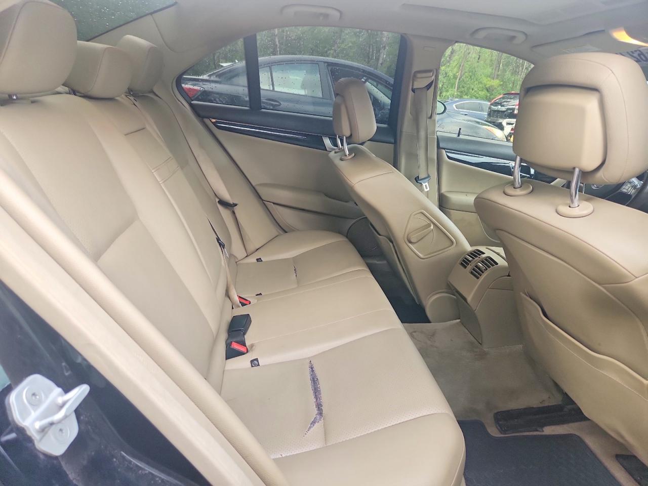 2013 Mercedes-benz C 300 4matic Черный vin: WDDGF8AB7DA772240