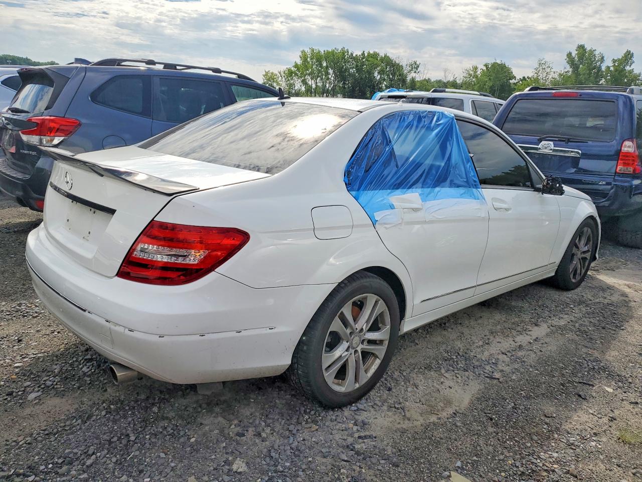 2013 Mercedes-benz C 300 4matic Белый vin: WDDGF8AB7DG051011