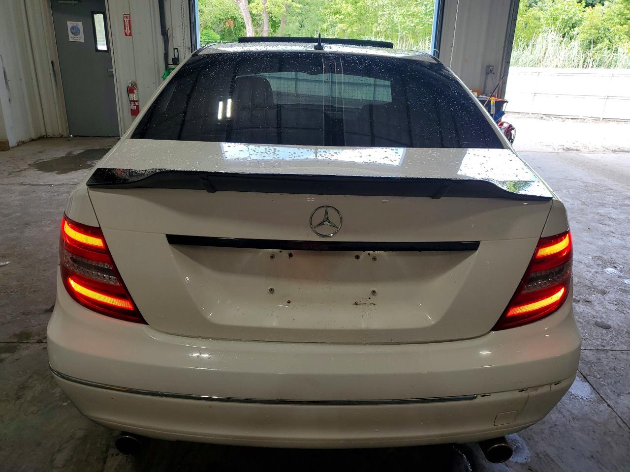 2013 Mercedes-benz C 300 4matic Белый vin: WDDGF8AB7DG051011