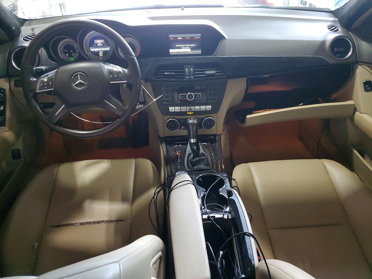 2013 Mercedes-benz C 300 4matic Белый vin: WDDGF8AB7DG051011