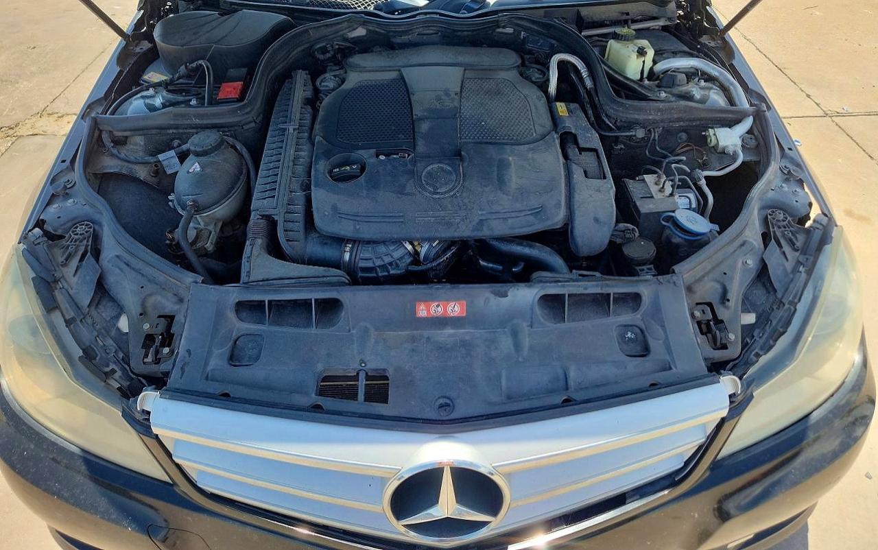 2013 Mercedes-benz C 300 4matic Black vin: WDDGF8AB7DG131554