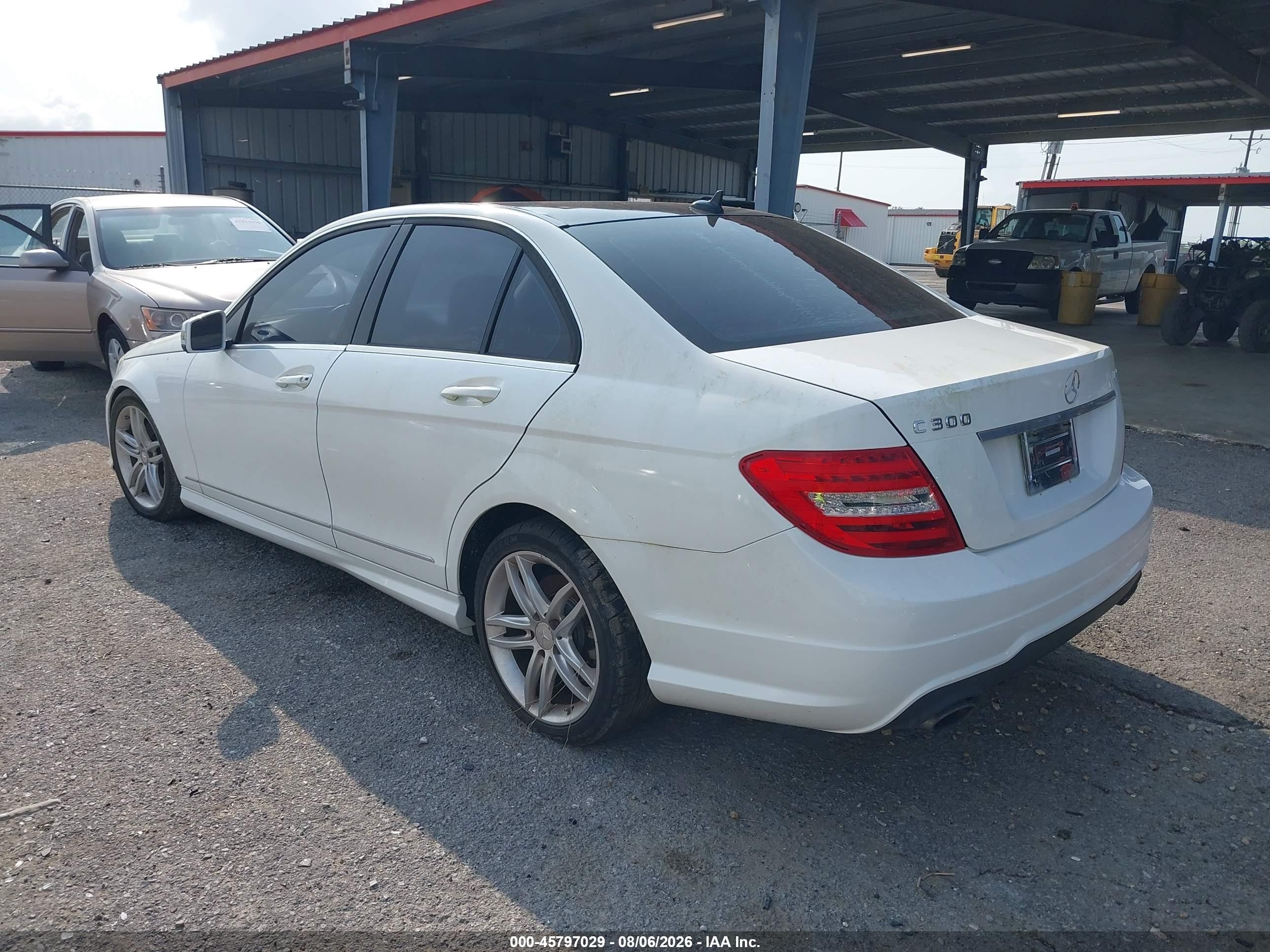 2013 Mercedes-benz C 300 Sport 4matic White vin: WDDGF8AB7DR241430