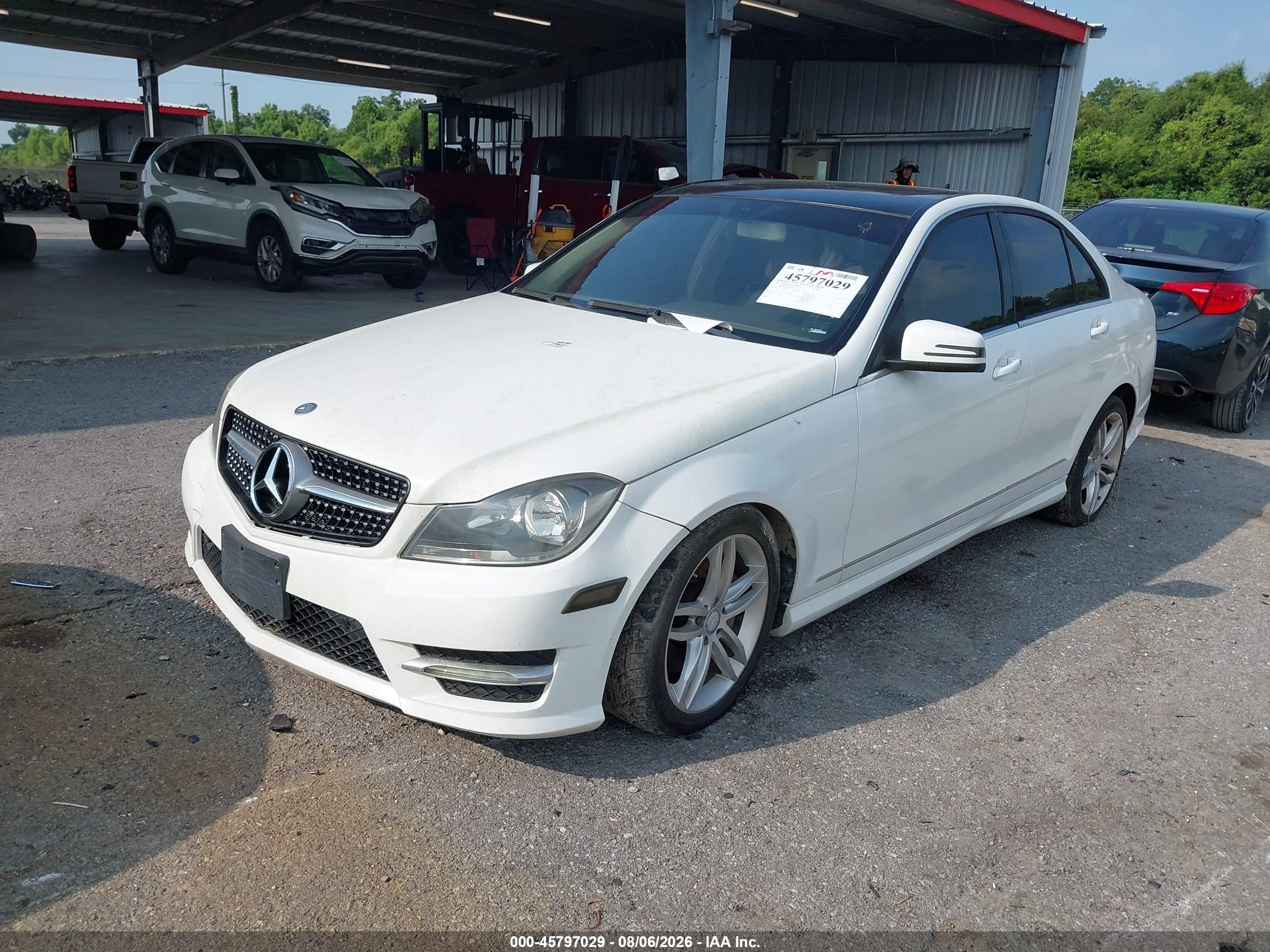 2013 Mercedes-benz C 300 Sport 4matic White vin: WDDGF8AB7DR241430
