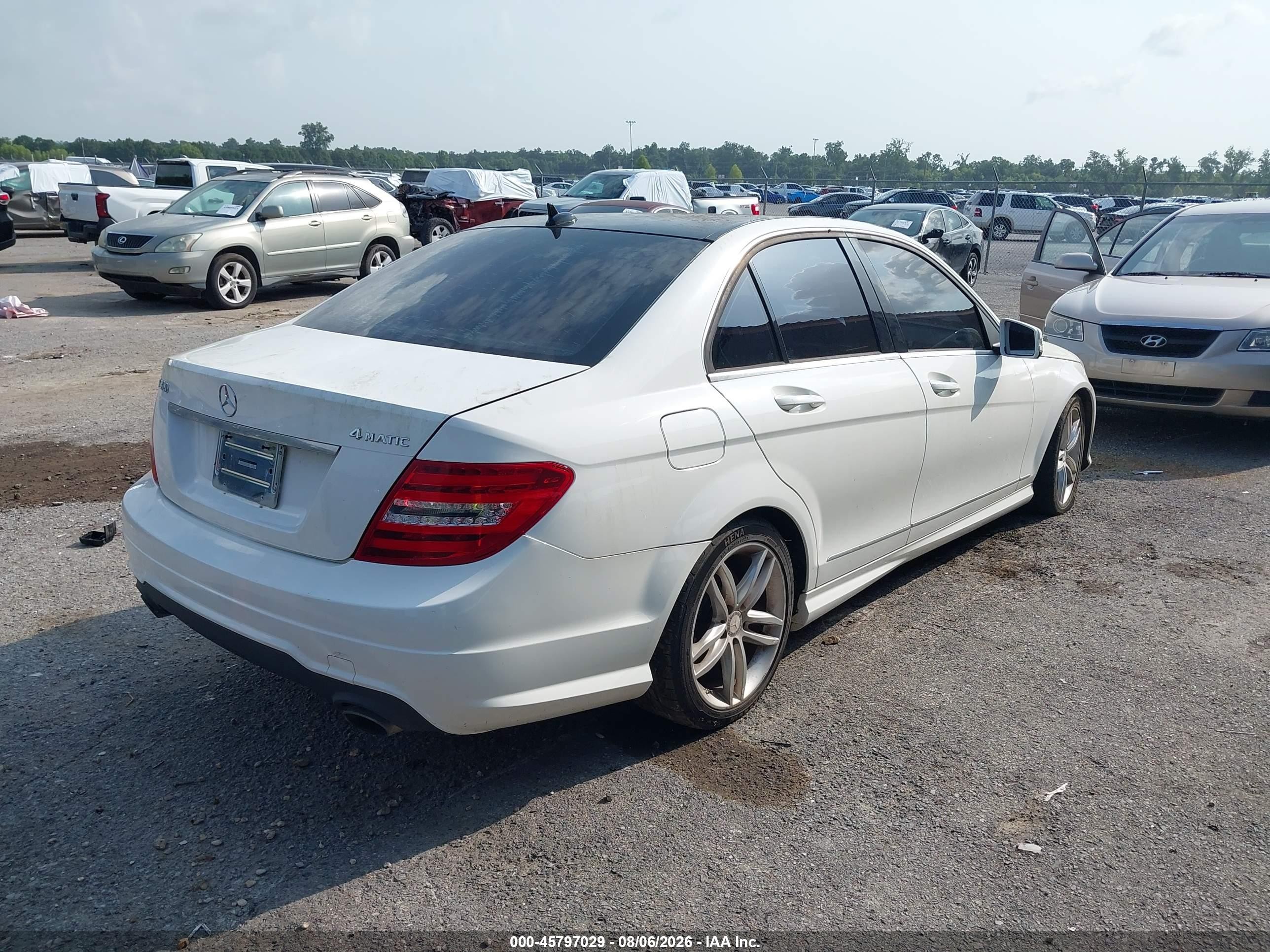 2013 Mercedes-benz C 300 Sport 4matic White vin: WDDGF8AB7DR241430