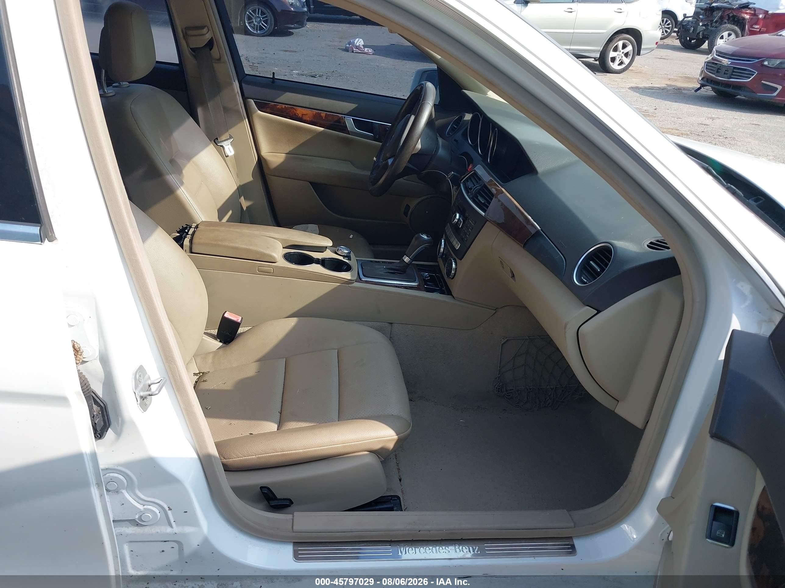 2013 Mercedes-benz C 300 Sport 4matic White vin: WDDGF8AB7DR241430