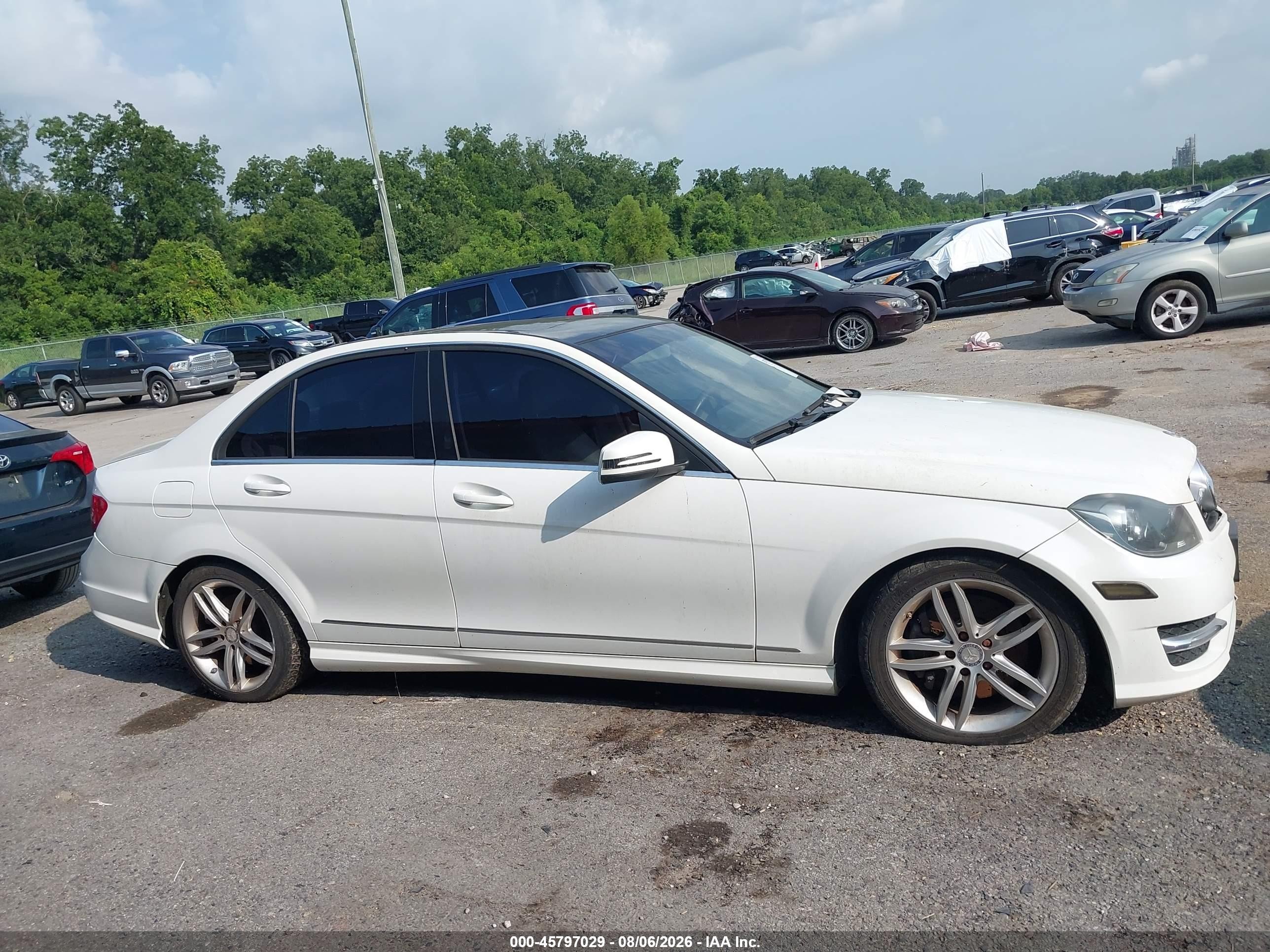 2013 Mercedes-benz C 300 Sport 4matic White vin: WDDGF8AB7DR241430