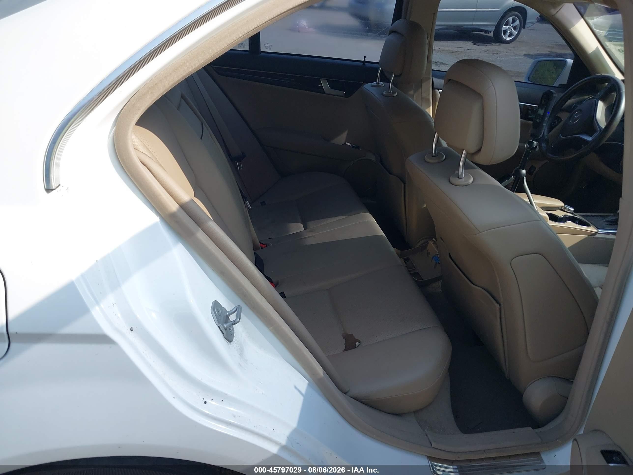 2013 Mercedes-benz C 300 Sport 4matic White vin: WDDGF8AB7DR241430