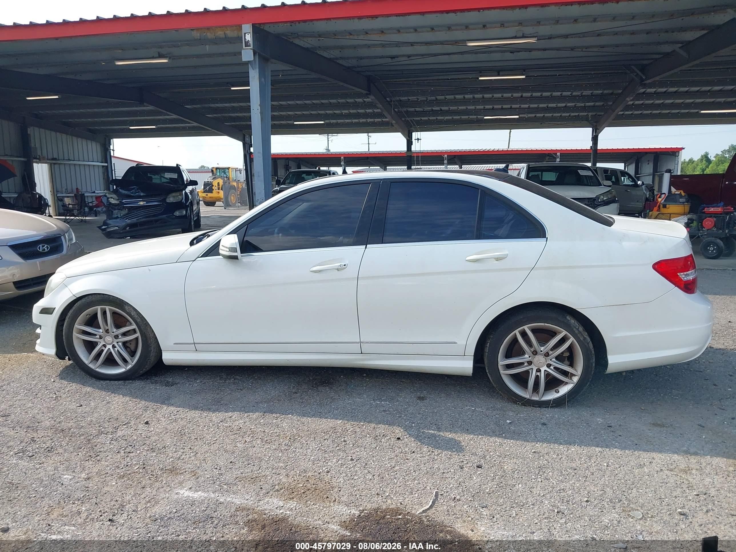 2013 Mercedes-benz C 300 Sport 4matic White vin: WDDGF8AB7DR241430