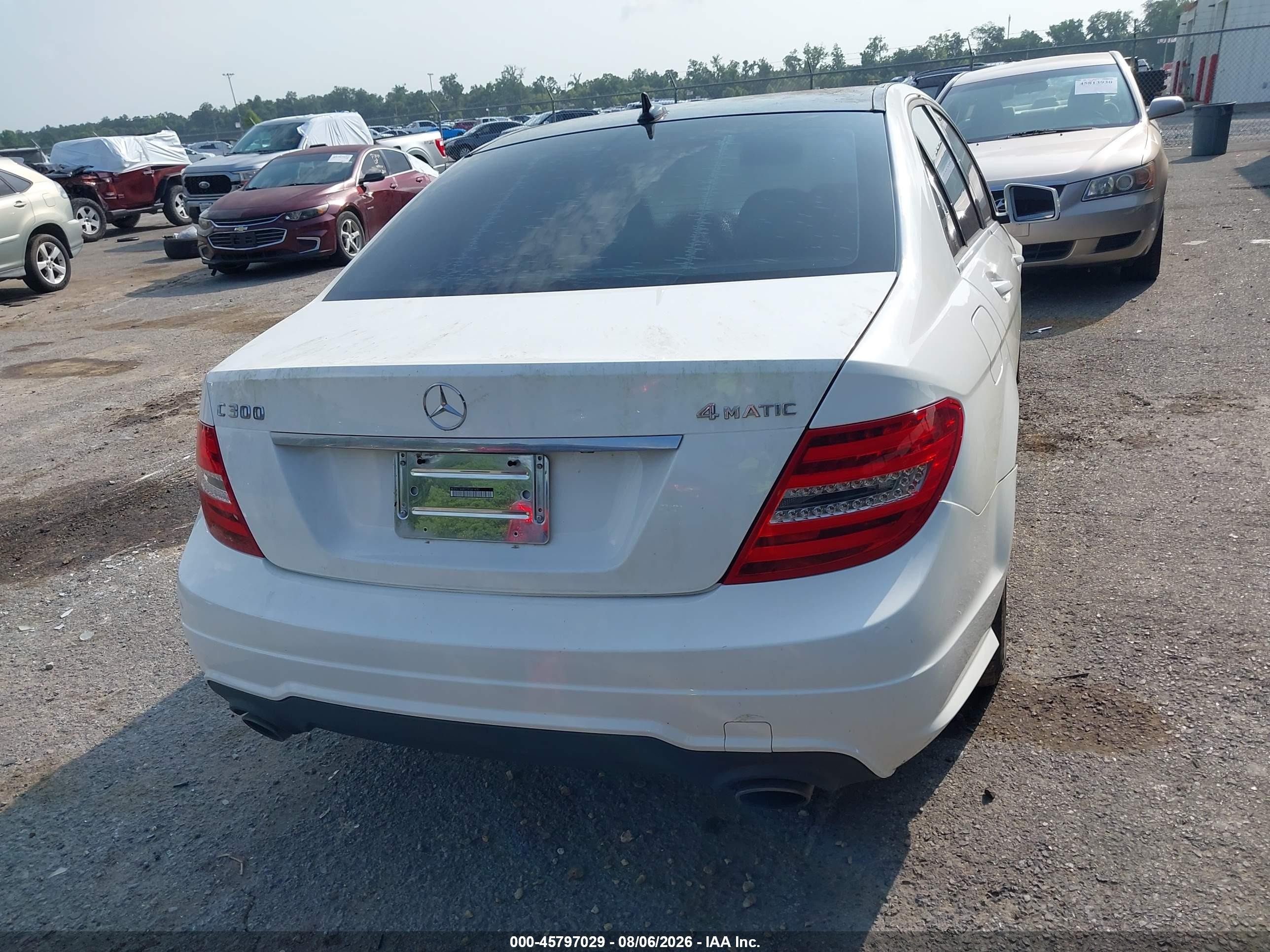 2013 Mercedes-benz C 300 Sport 4matic White vin: WDDGF8AB7DR241430
