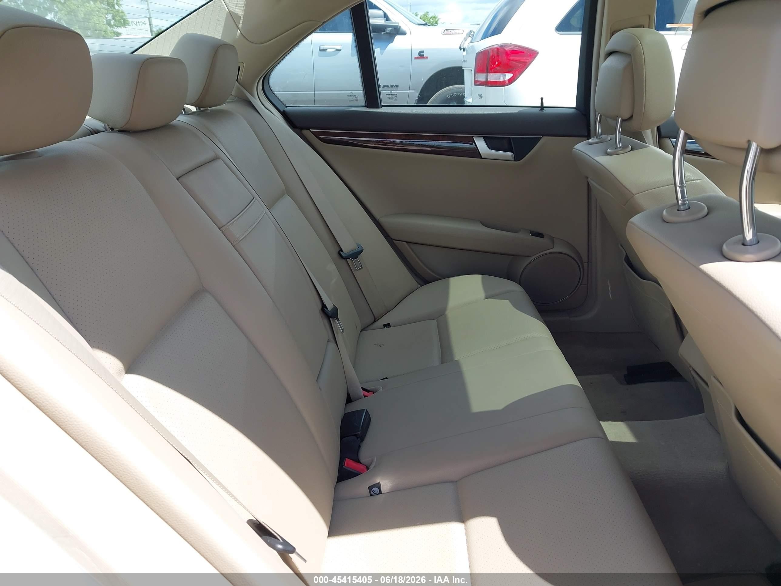2013 Mercedes-benz C 300 Sport 4matic White vin: WDDGF8AB7DR242609