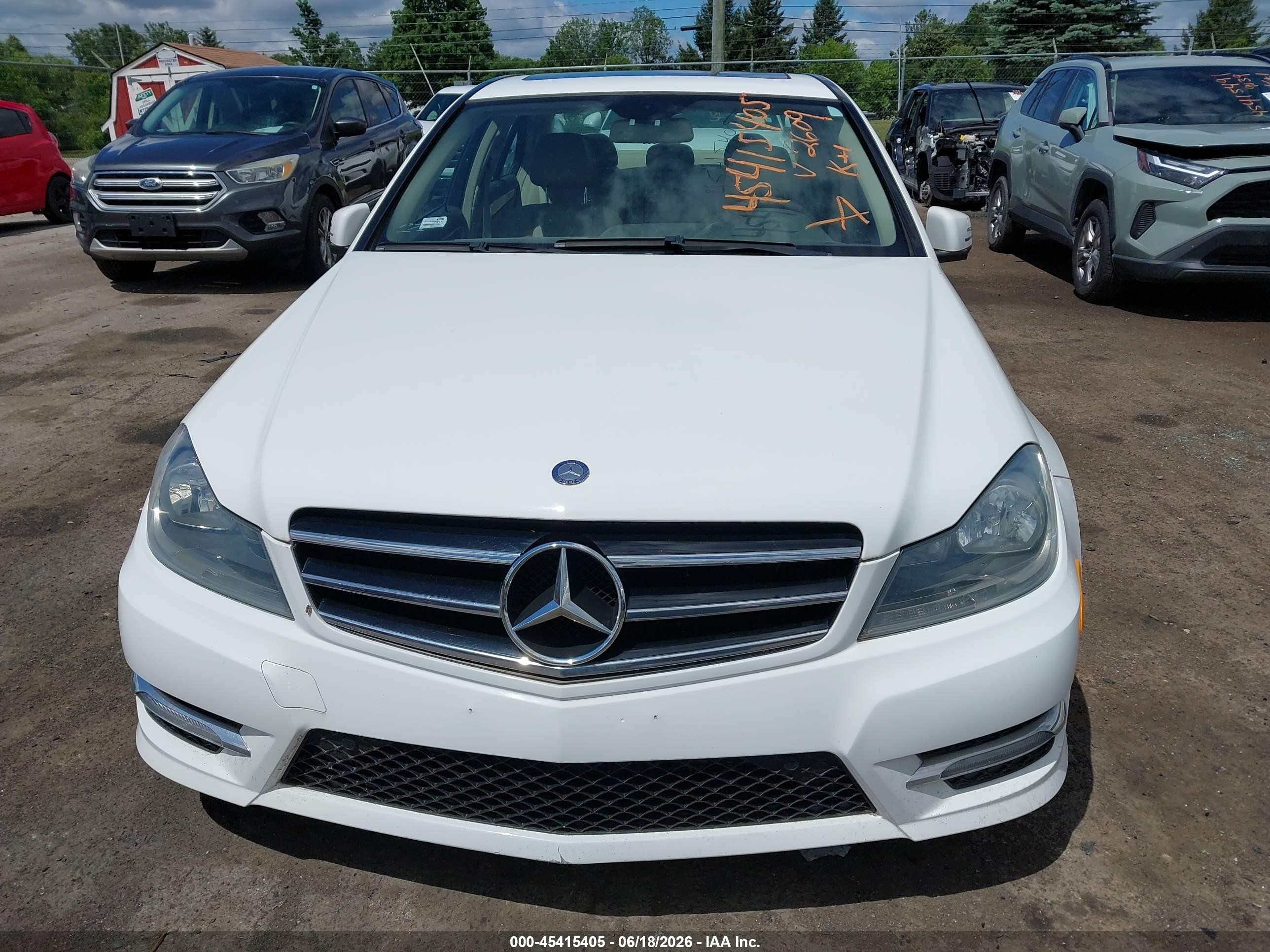 2013 Mercedes-benz C 300 Sport 4matic White vin: WDDGF8AB7DR242609