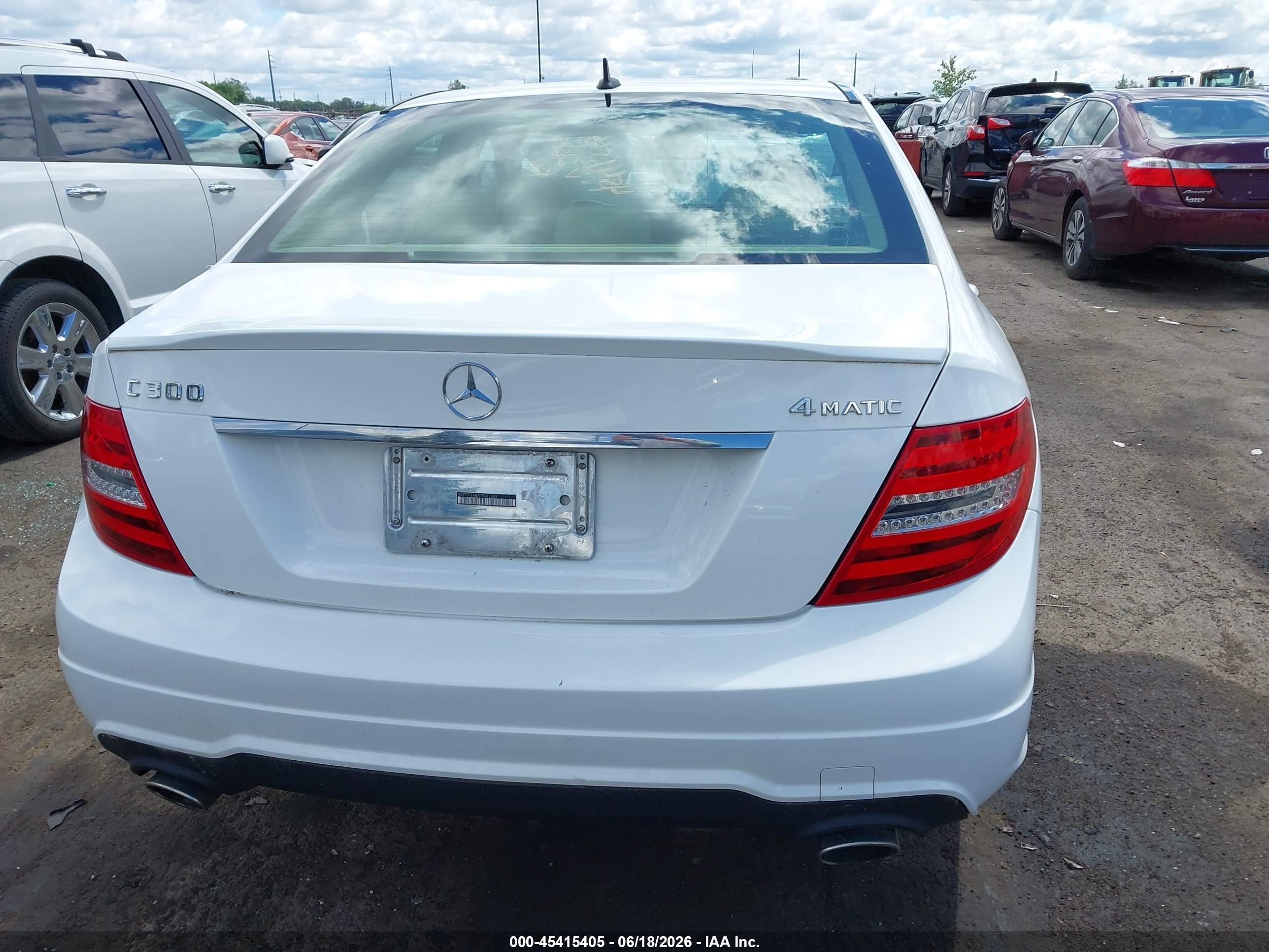 2013 Mercedes-benz C 300 Sport 4matic White vin: WDDGF8AB7DR242609
