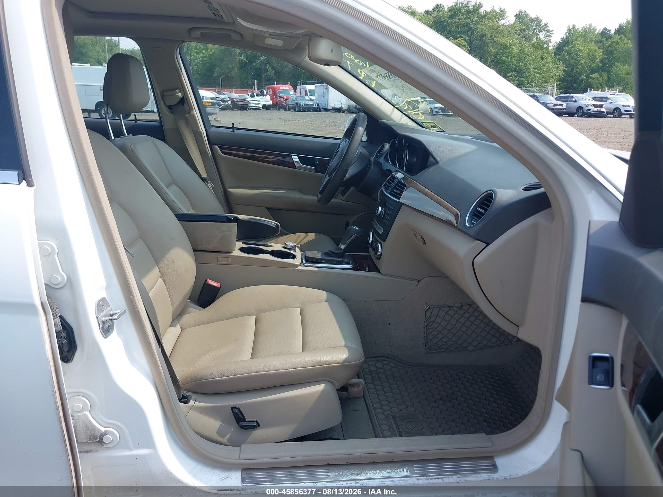 2013 Mercedes-benz C 300 Sport 4matic White vin: WDDGF8AB7DR243050