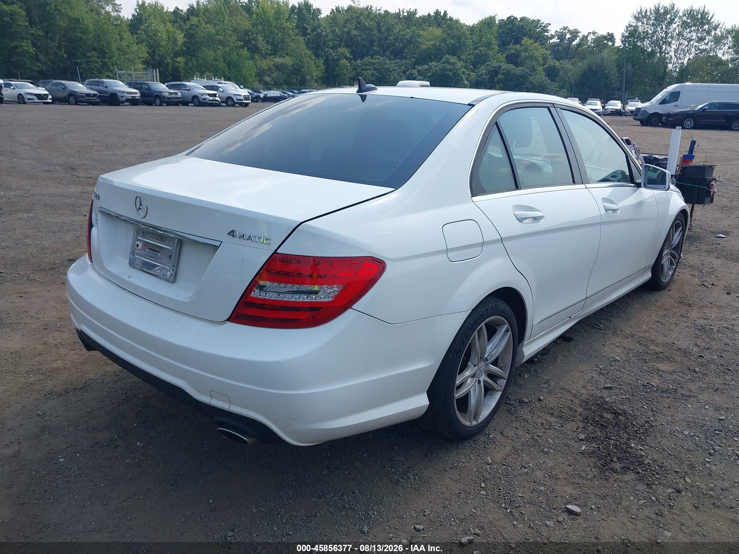 2013 Mercedes-benz C 300 Sport 4matic White vin: WDDGF8AB7DR243050