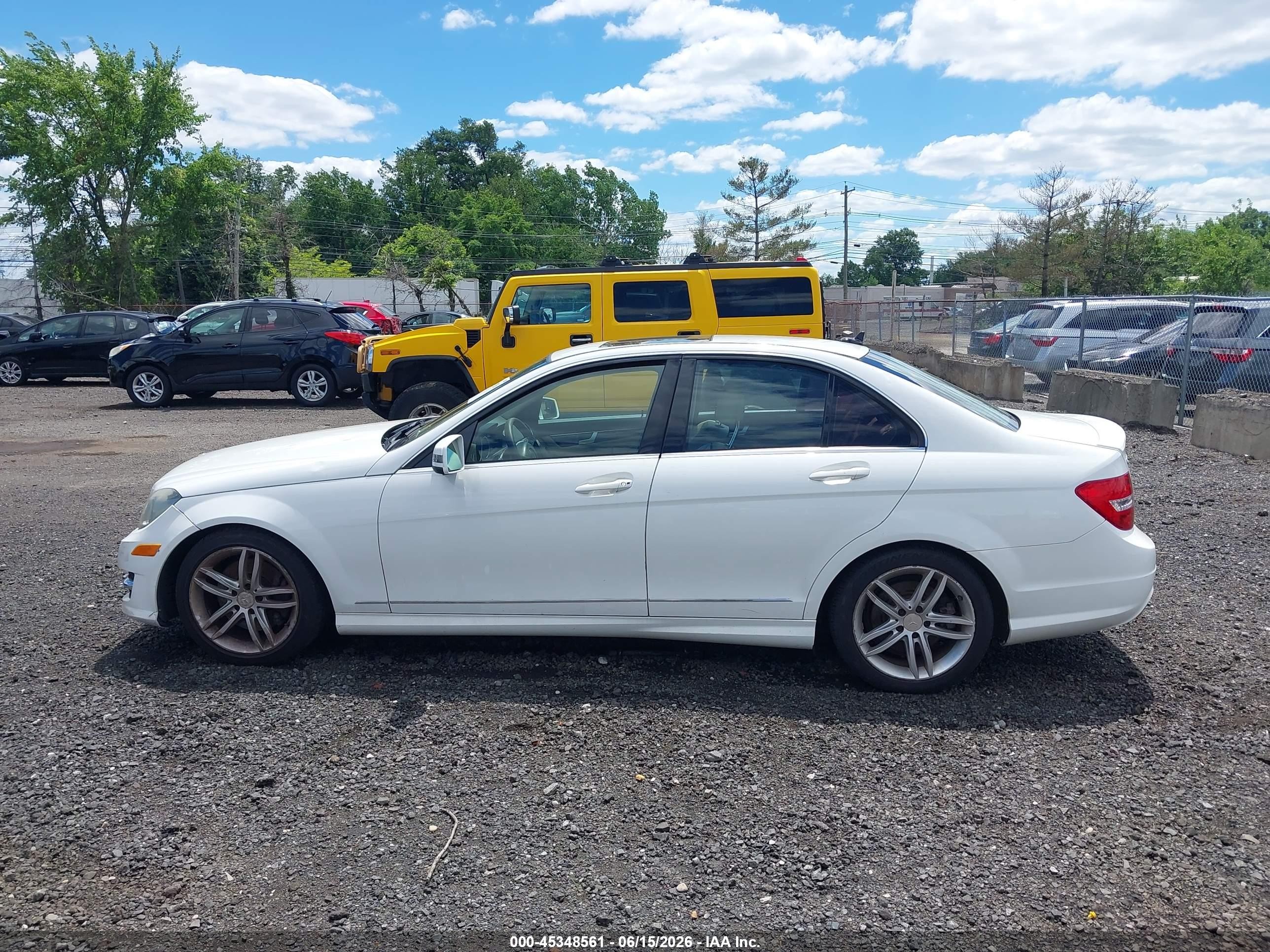 2013 Mercedes-benz C 300 Sport 4matic Белый vin: WDDGF8AB7DR256719