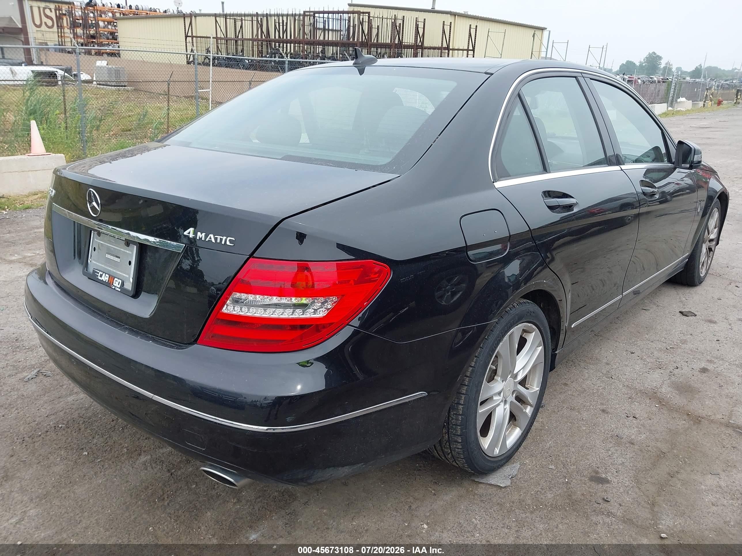 2013 Mercedes-benz C 300 Luxury 4matic Black vin: WDDGF8AB7DR256784