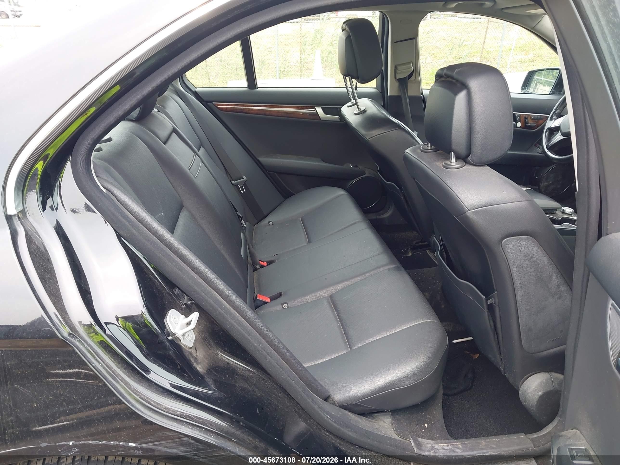 2013 Mercedes-benz C 300 Luxury 4matic Black vin: WDDGF8AB7DR256784