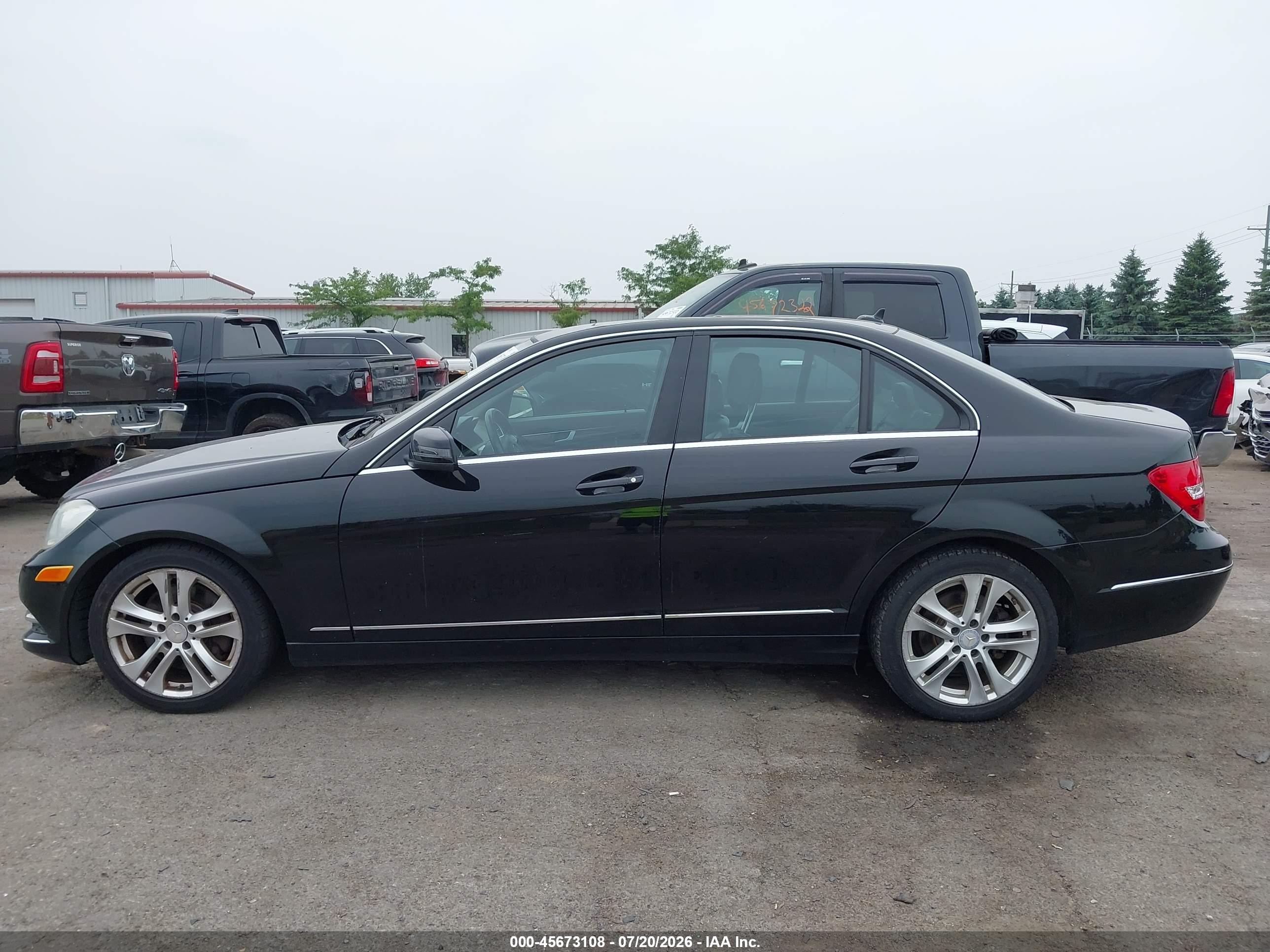 2013 Mercedes-benz C 300 Luxury 4matic Black vin: WDDGF8AB7DR256784