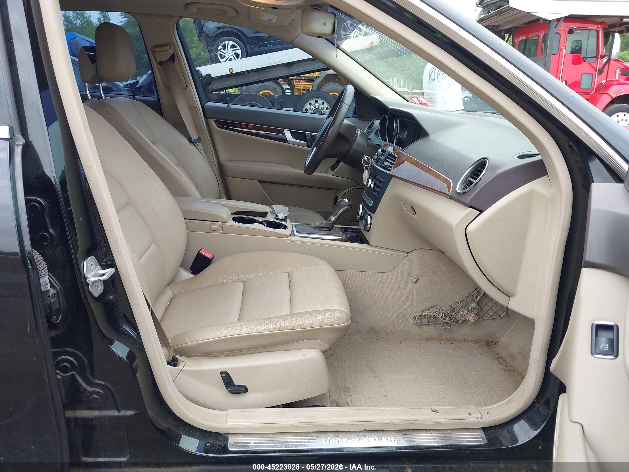 2013 Mercedes-benz C 300 Luxury 4matic/sport 4matic Black vin: WDDGF8AB7DR258583