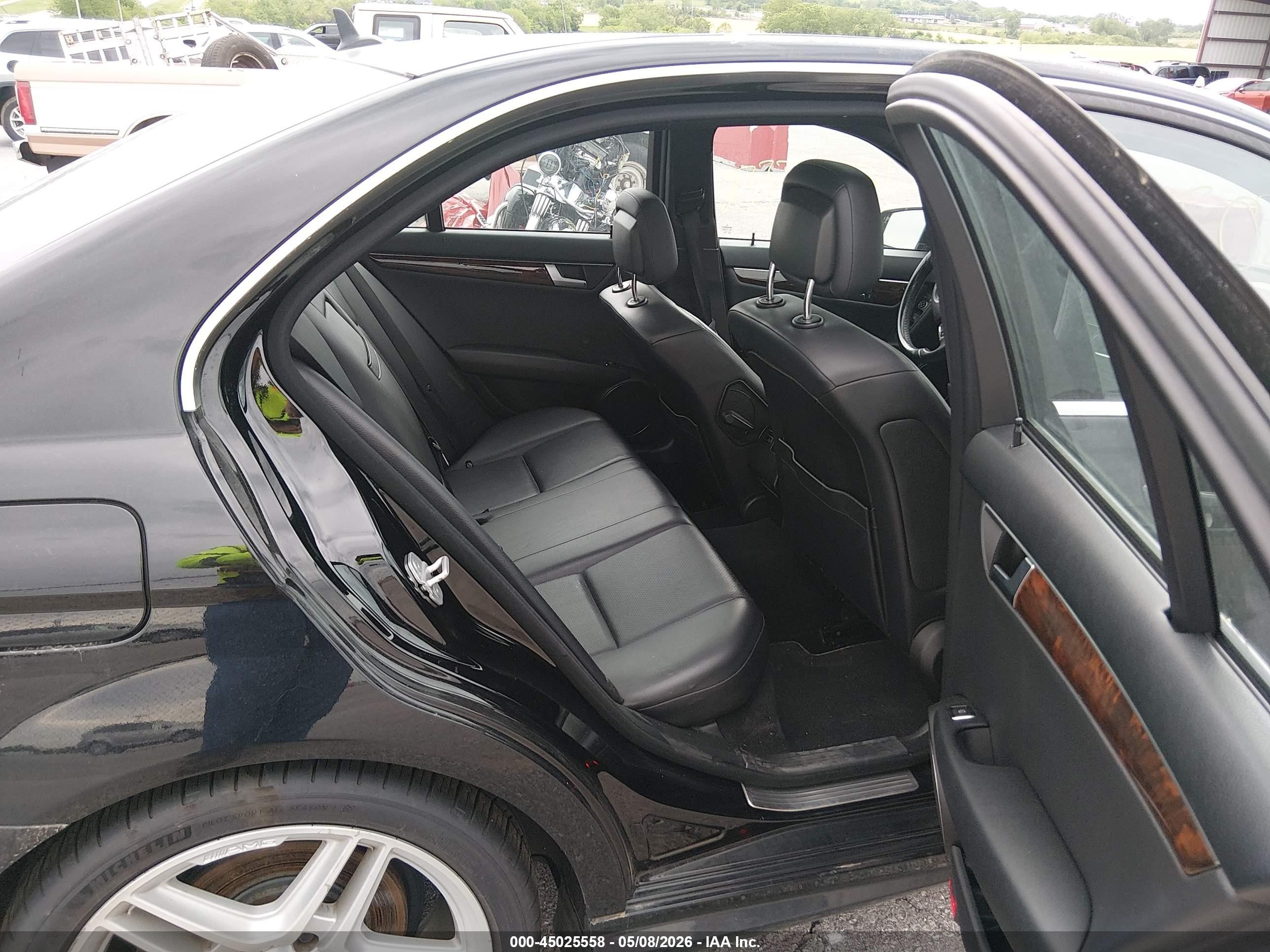 2013 Mercedes-benz C 300 Sport 4matic Black vin: WDDGF8AB7DR263573