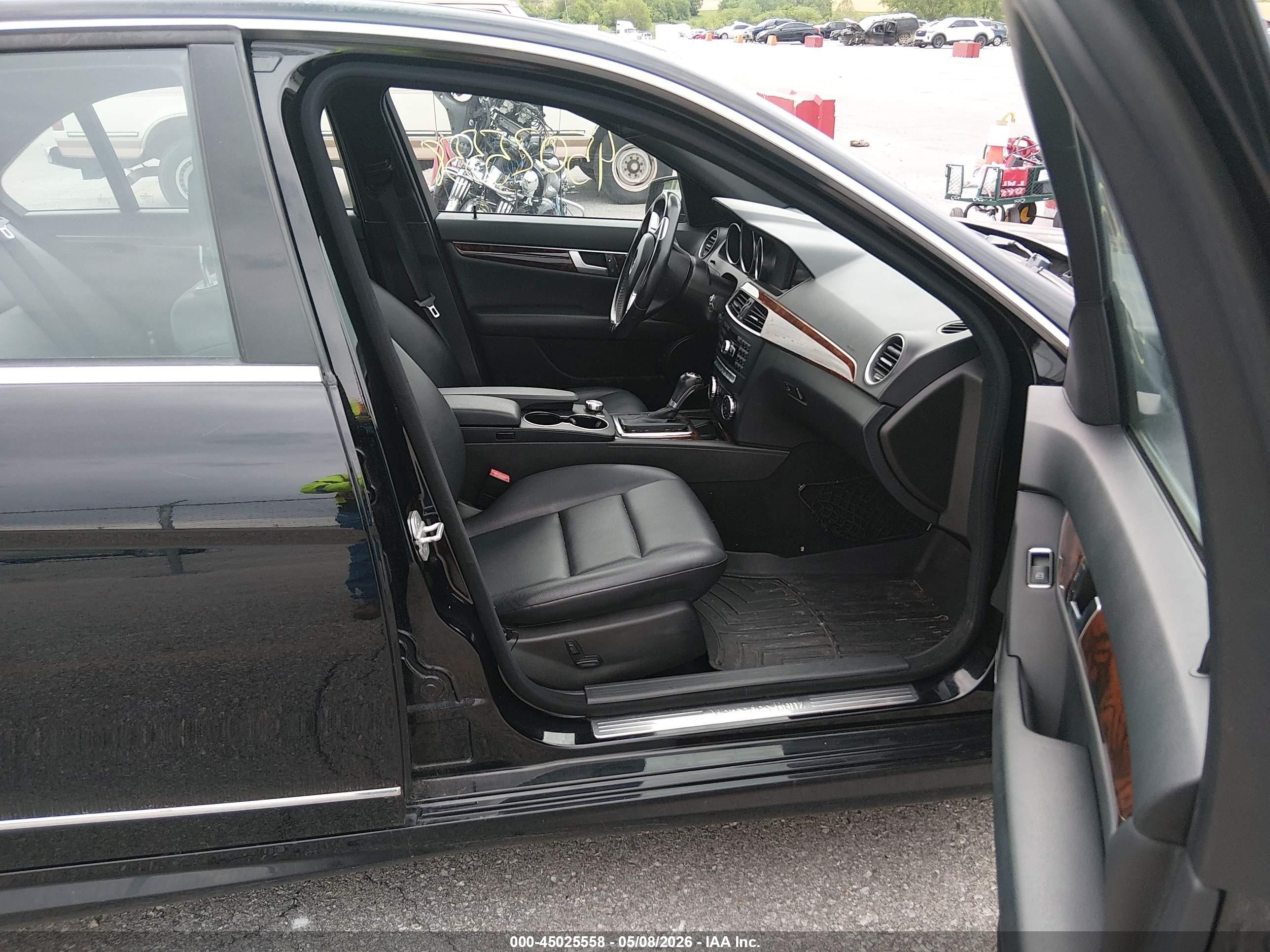 2013 Mercedes-benz C 300 Sport 4matic Black vin: WDDGF8AB7DR263573