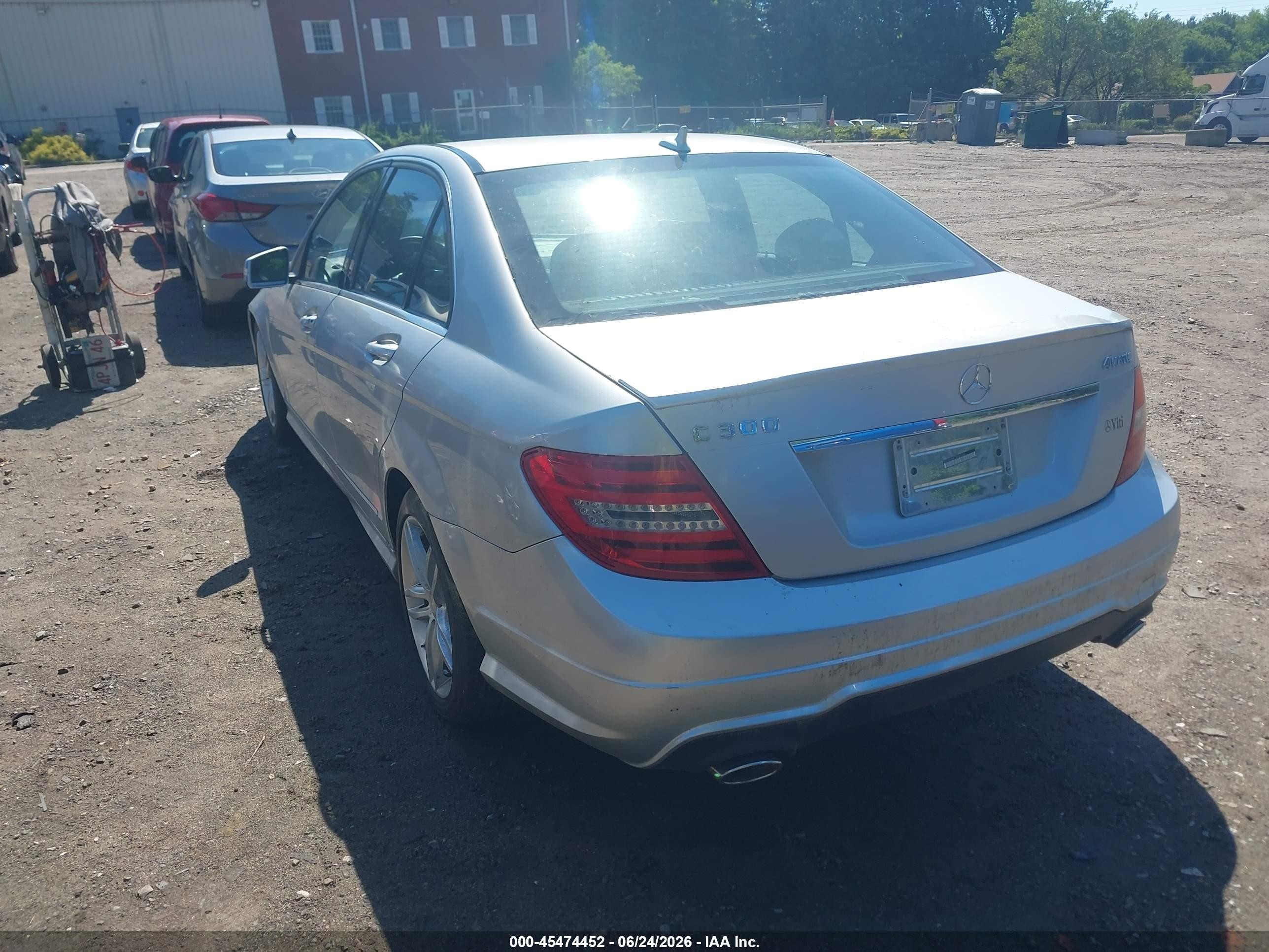2013 Mercedes-benz C 300 Sport 4matic Серебряный vin: WDDGF8AB7DR281264