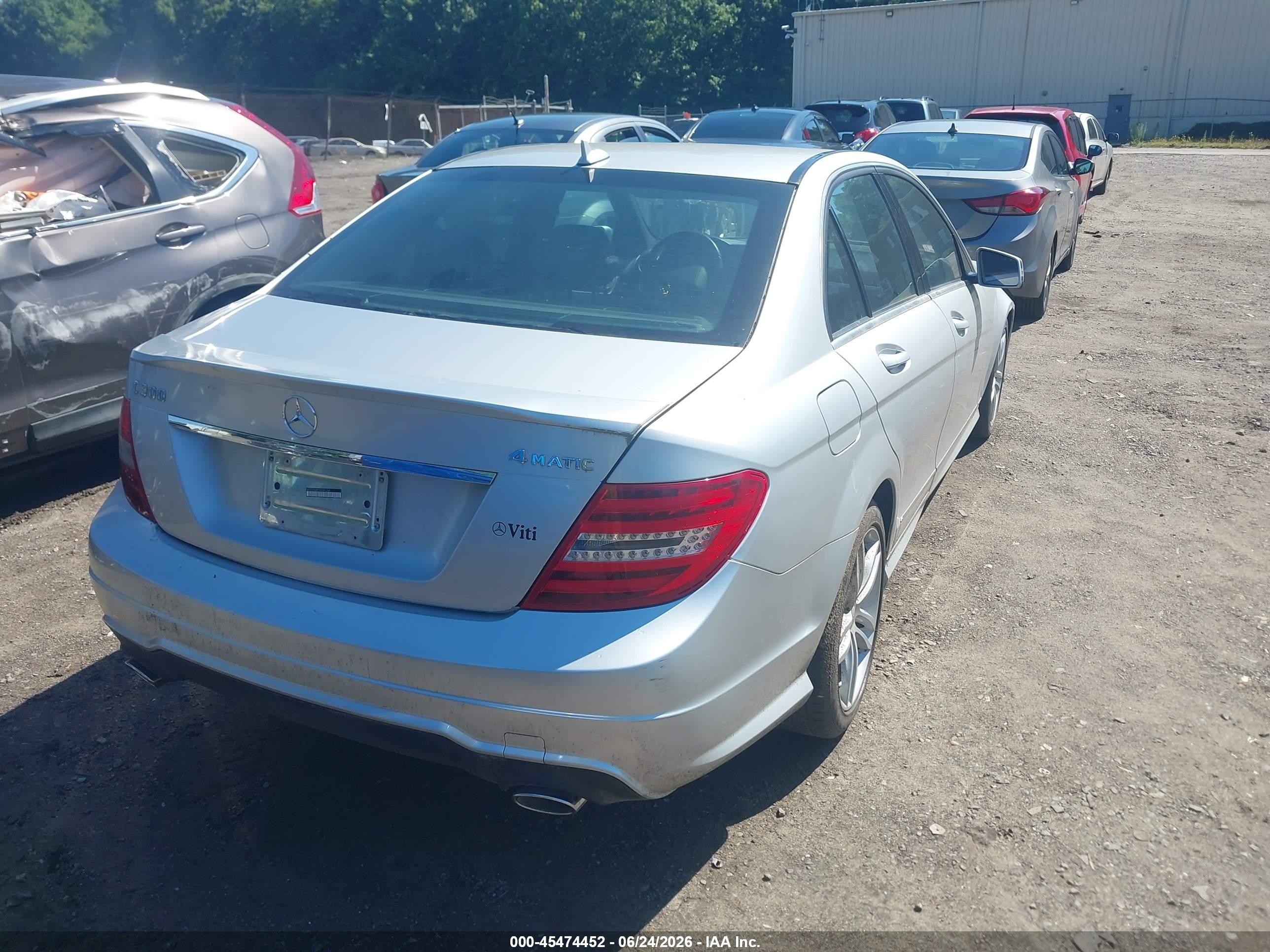 2013 Mercedes-benz C 300 Sport 4matic Серебряный vin: WDDGF8AB7DR281264