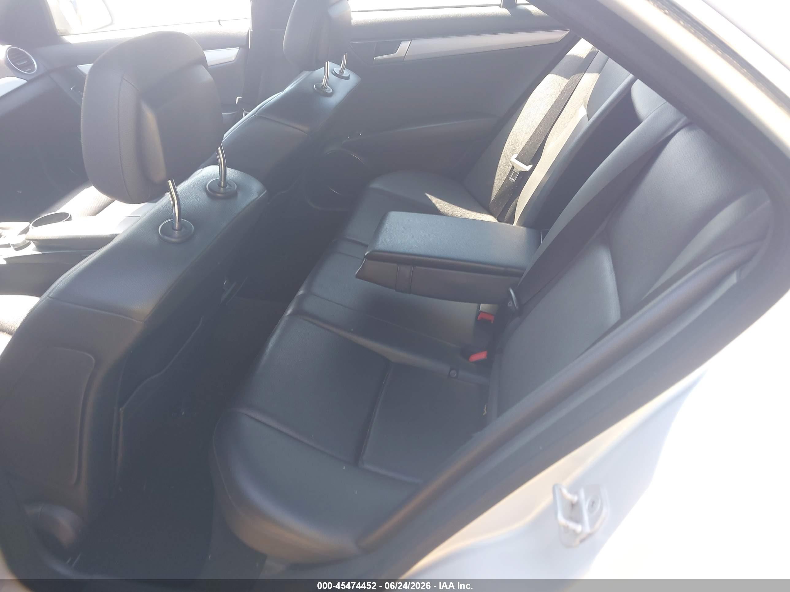 2013 Mercedes-benz C 300 Sport 4matic Серебряный vin: WDDGF8AB7DR281264