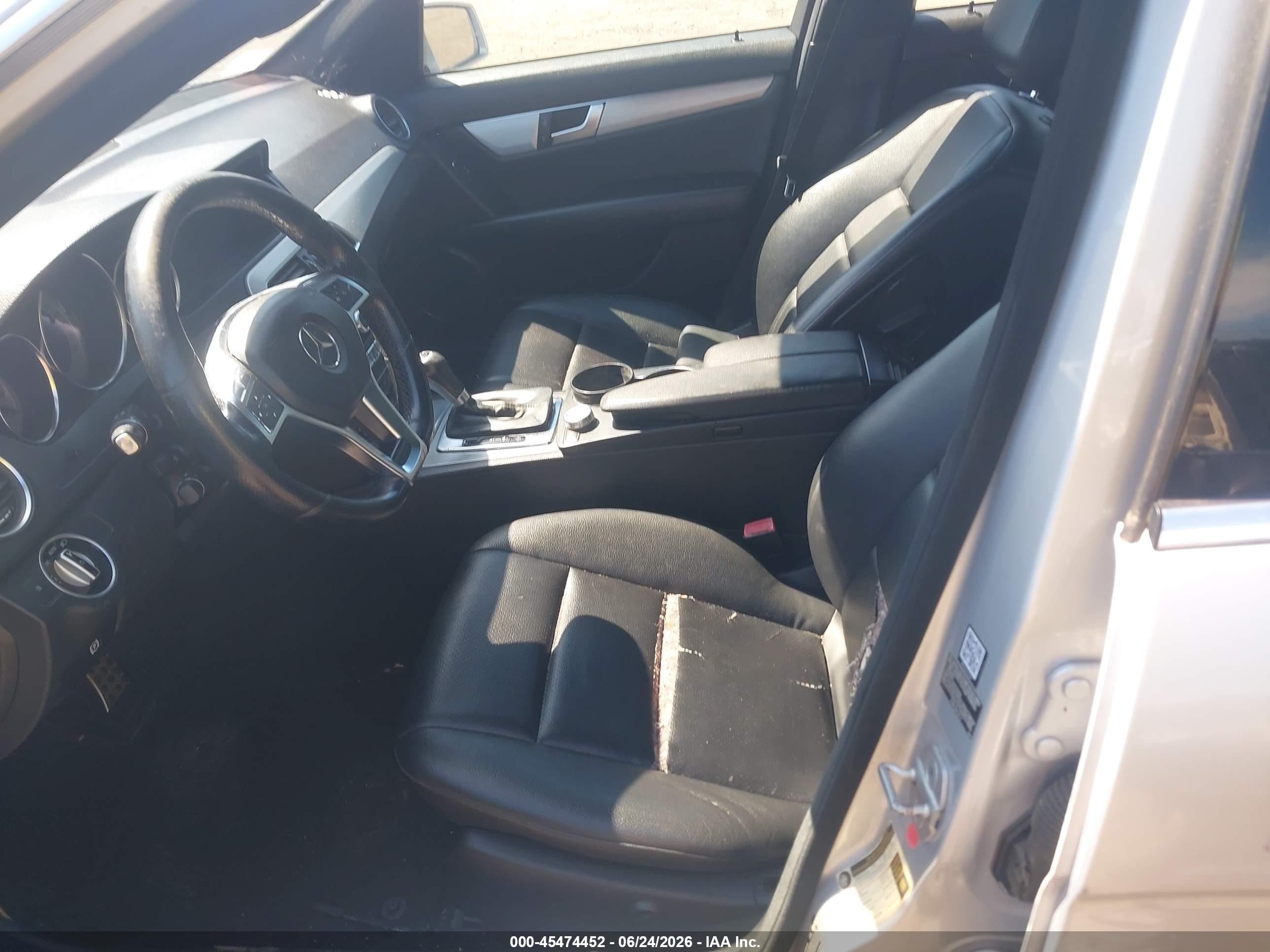 2013 Mercedes-benz C 300 Sport 4matic Серебряный vin: WDDGF8AB7DR281264