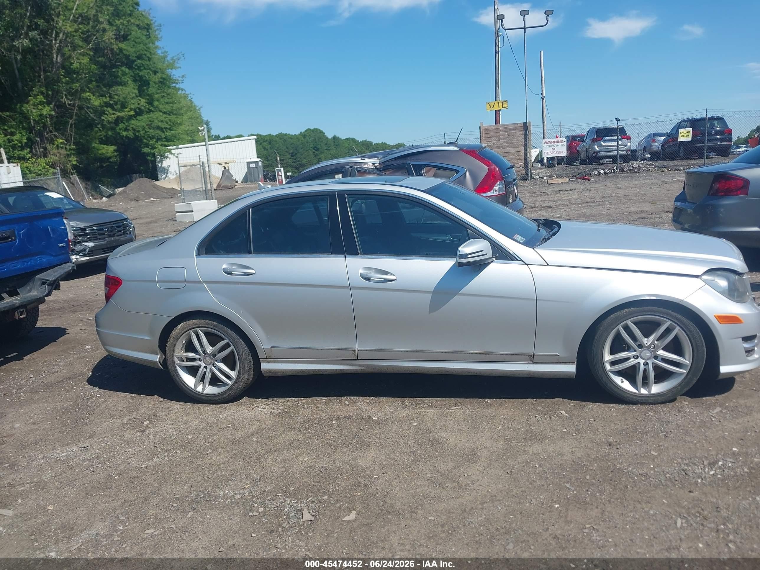 2013 Mercedes-benz C 300 Sport 4matic Серебряный vin: WDDGF8AB7DR281264