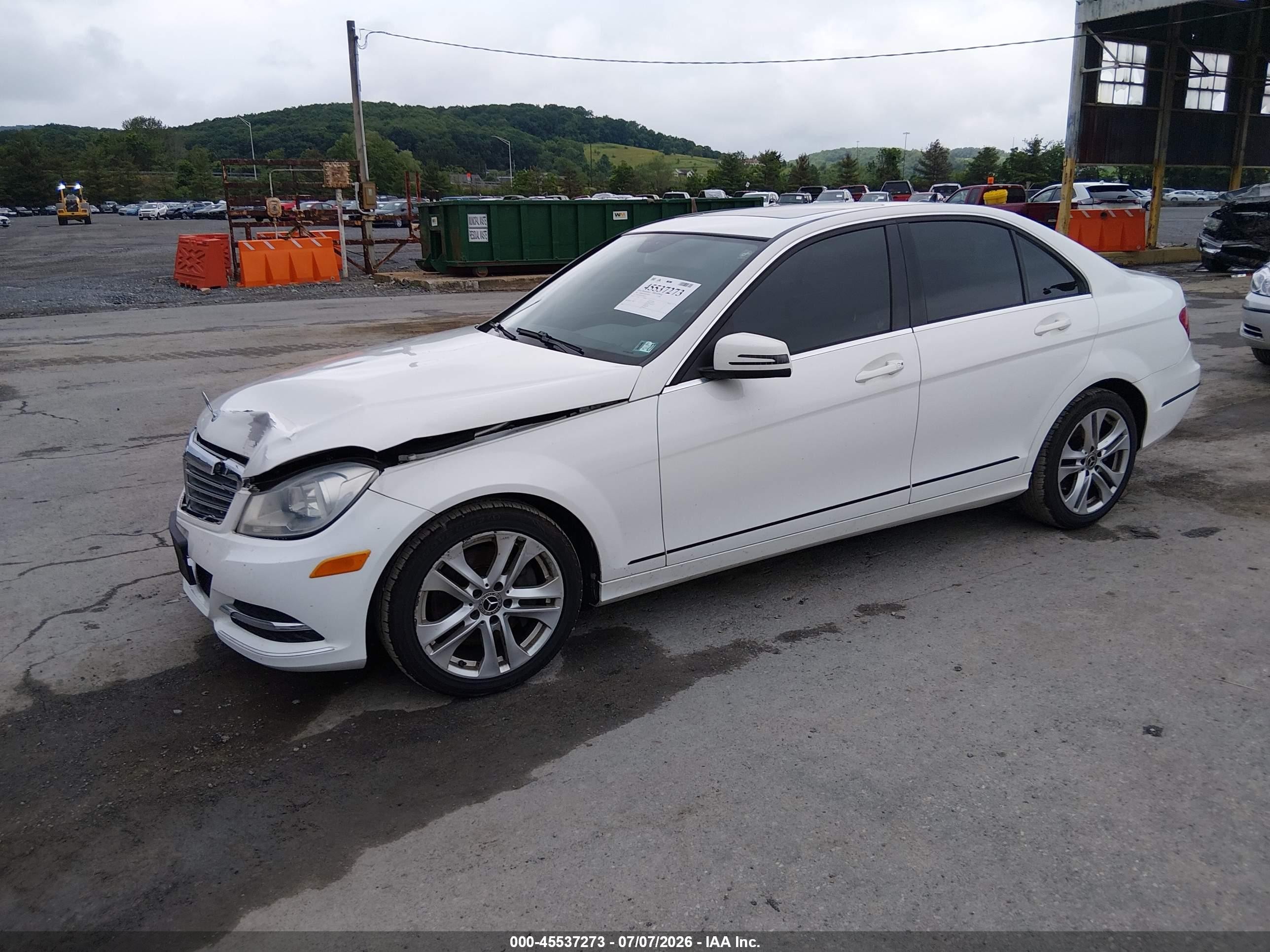 2013 Mercedes-benz C 300 Luxury 4matic White vin: WDDGF8AB7DR281331
