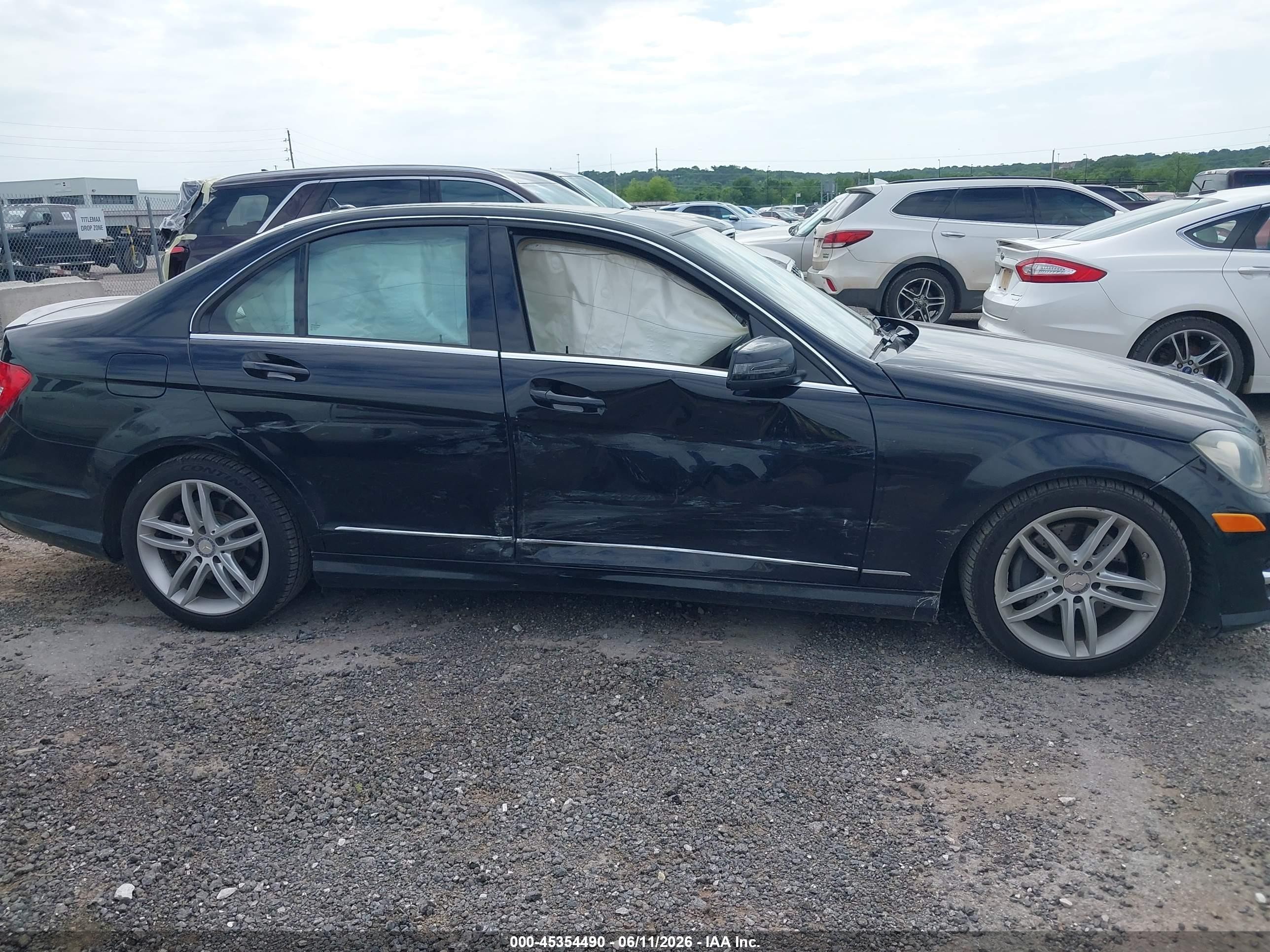 2013 Mercedes-benz C 300 Sport 4matic Black vin: WDDGF8AB7DR283581