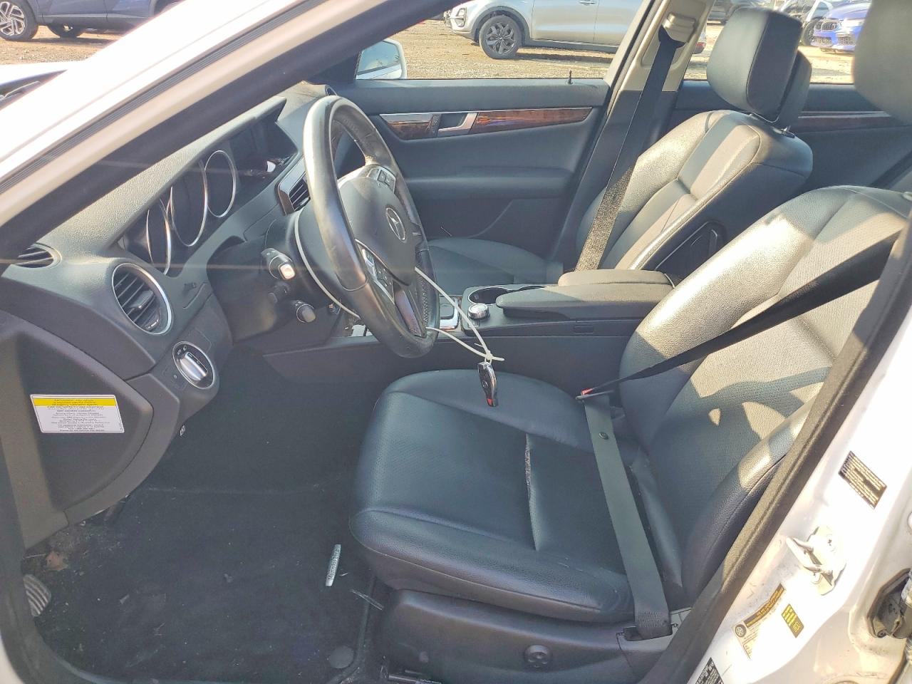 2013 Mercedes-benz C 300 4matic White vin: WDDGF8AB7DR285265