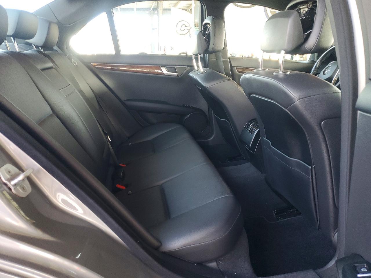 2014 Mercedes-benz C 300 4matic Silver vin: WDDGF8AB7EA943540
